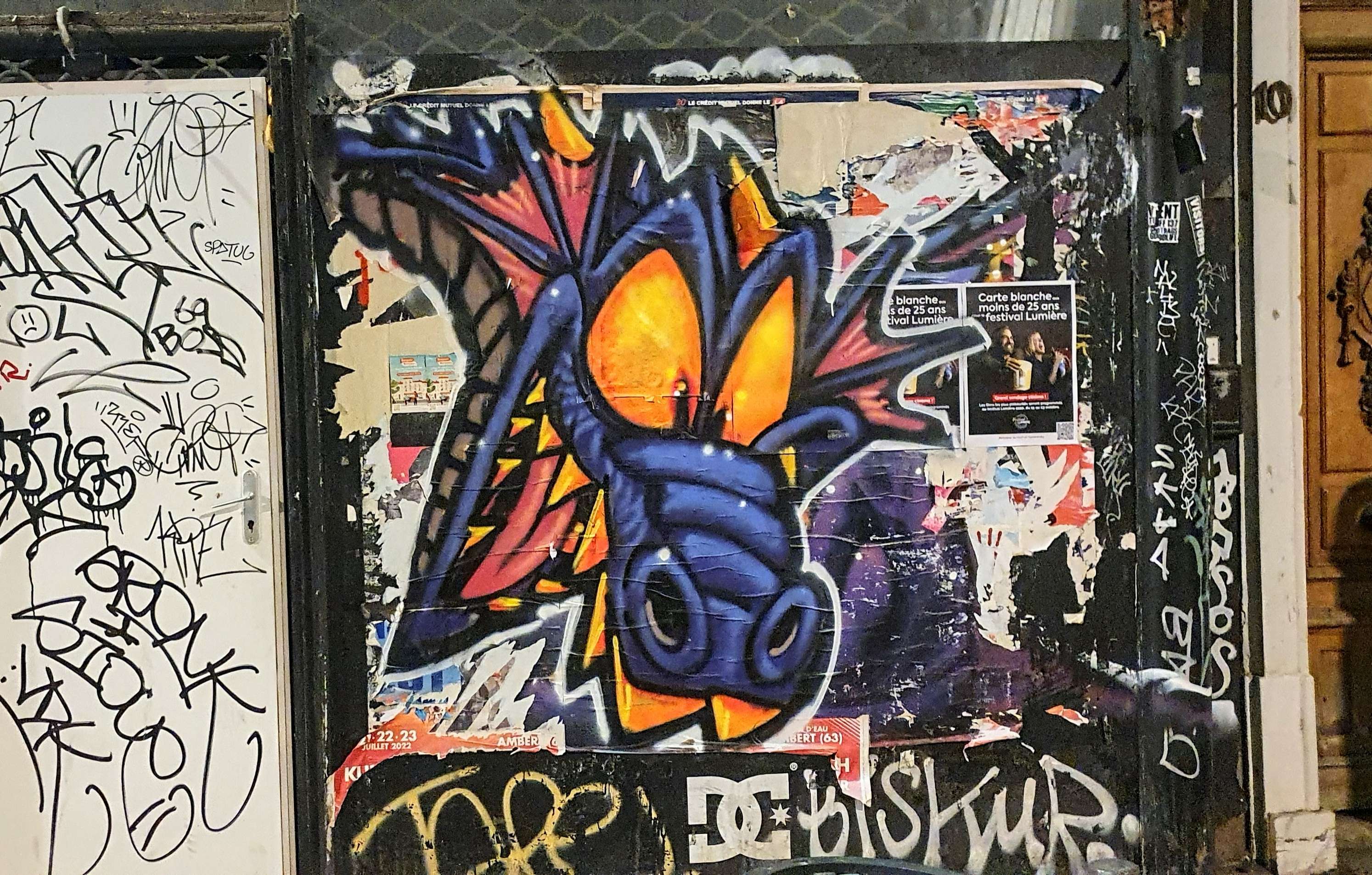 
								Street-art graffiti fresque 
								Skema 
									8 Rue Paul Chenavard
									69001
									Lyon
									France 
									Pat Finder
								Street-Art-Safari.com
								