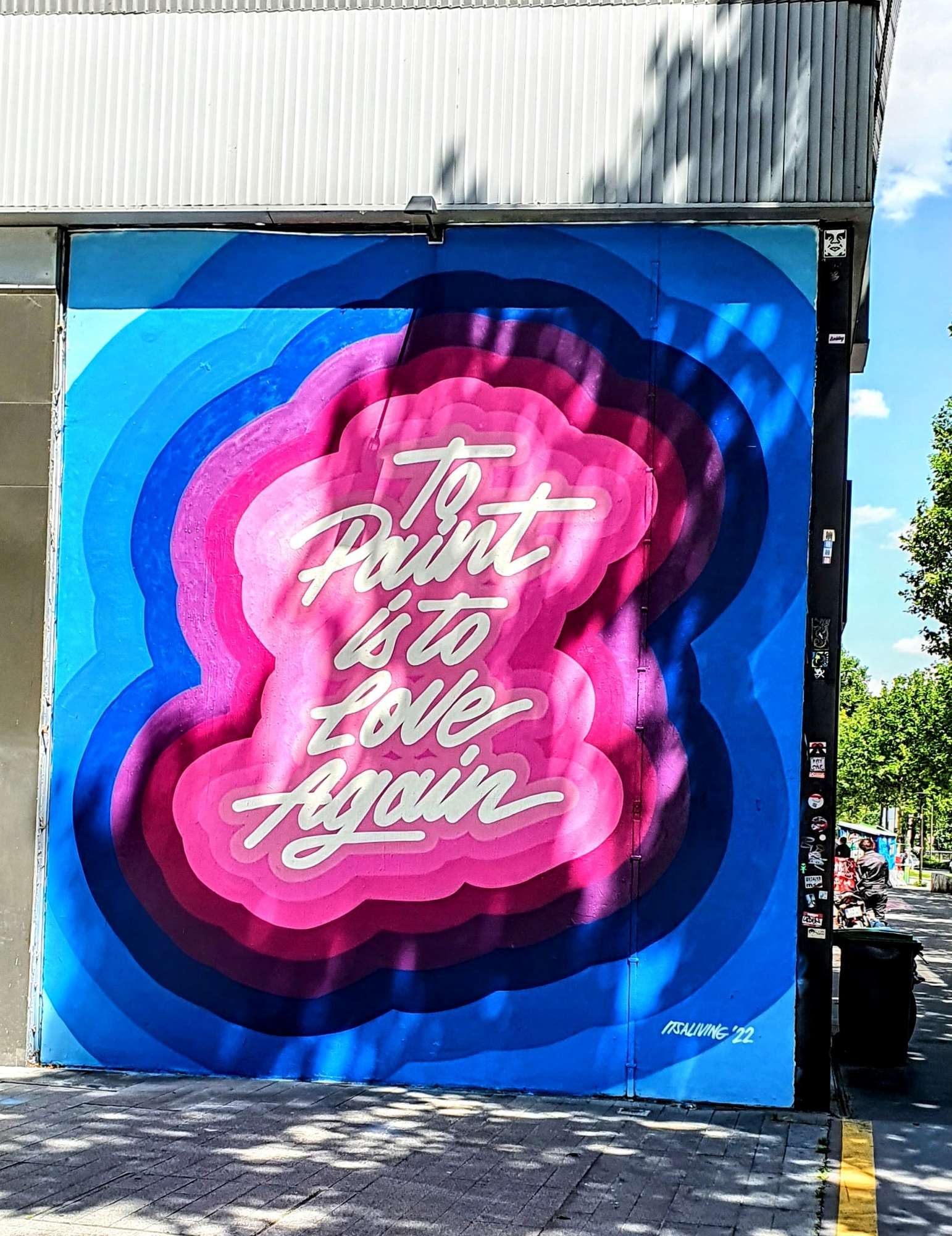 
								Street-art graffiti fresque 
								 
									24b Boulevard du G&eacute;n&eacute;ral d'Arm&eacute;e Jean Simon
									75013
									Paris
									France 
									Pat Finder
								Street-Art-Safari.com
								