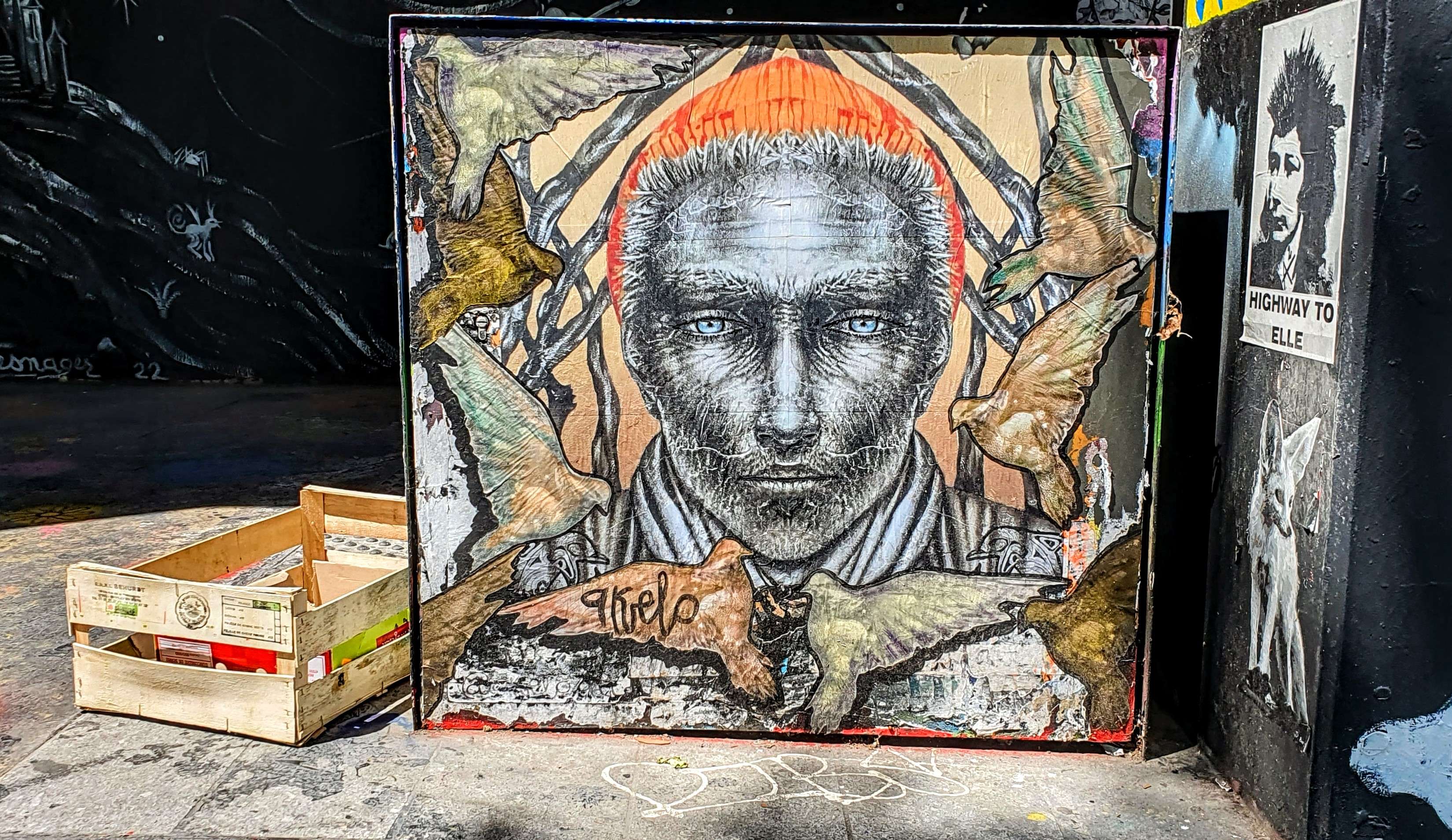 
								Street-art graffiti fresque 
								Akelo 
									20 Boulevard du G&eacute;n&eacute;ral d'Arm&eacute;e Jean Simon
									75013
									Paris
									France 
									Pat Finder
								Street-Art-Safari.com
								