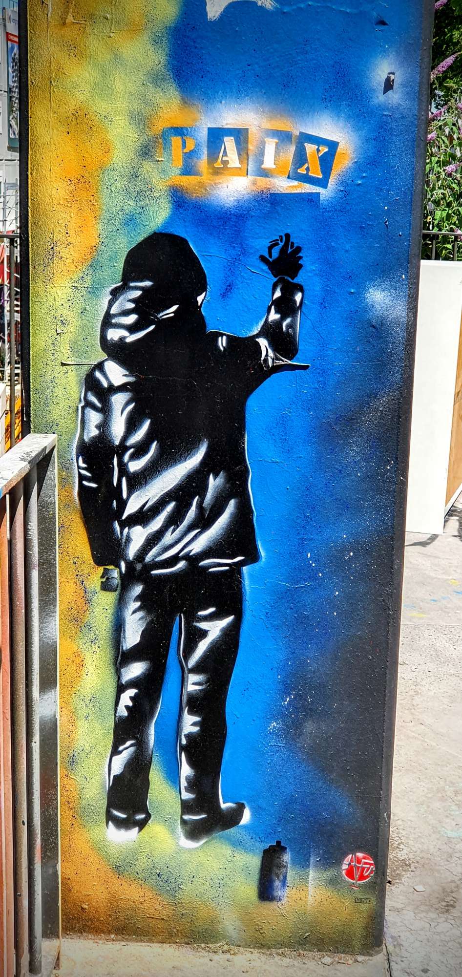 
								Street-art graffiti fresque 
								 
									20 Boulevard du G&eacute;n&eacute;ral d'Arm&eacute;e Jean Simon
									75013
									Paris
									France 
									Pat Finder
								Street-Art-Safari.com
								