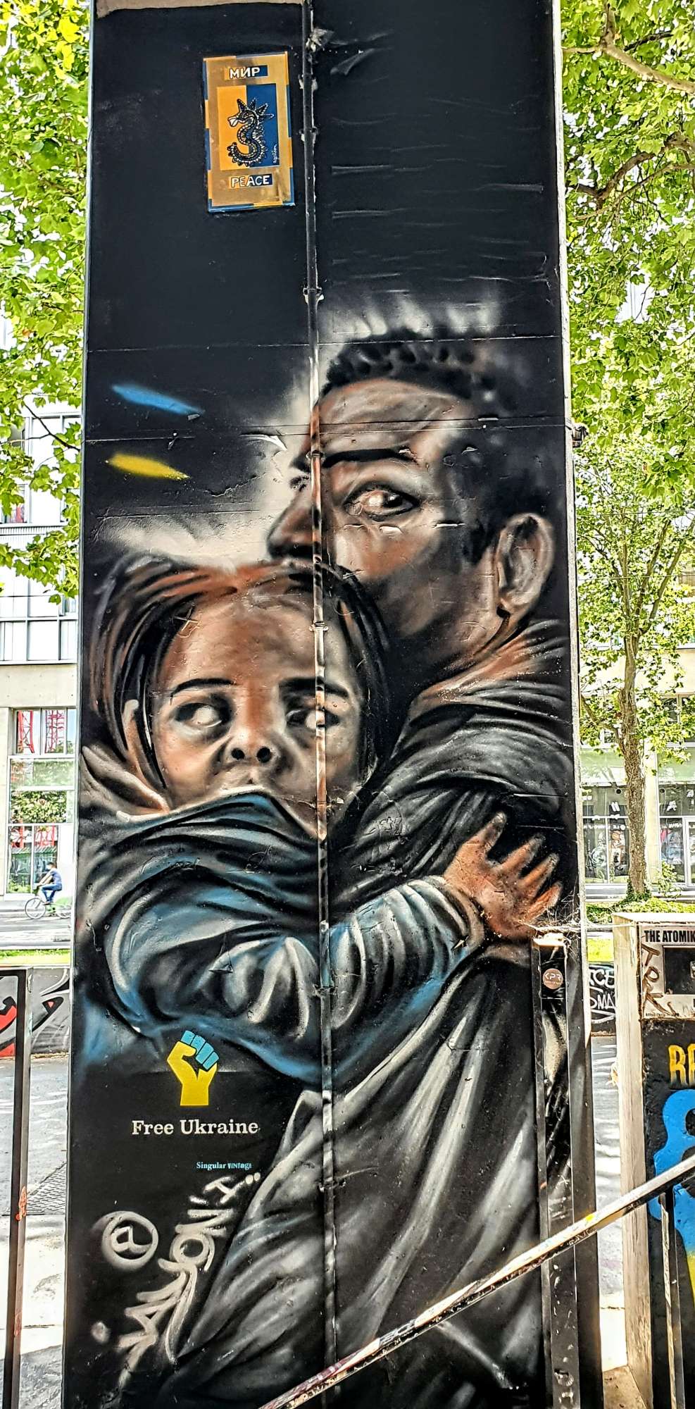 
								Street-art graffiti fresque 
								Jayon'i 
									20 Boulevard du G&eacute;n&eacute;ral d'Arm&eacute;e Jean Simon
									75013
									Paris
									France 
									Pat Finder
								Street-Art-Safari.com
								