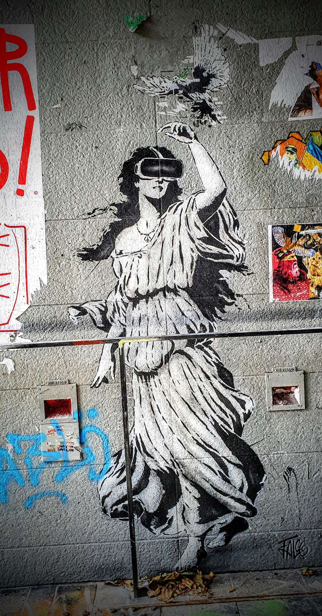 
								Street-art graffiti fresque 
								Falco 
									20 Boulevard du G&eacute;n&eacute;ral d'Arm&eacute;e Jean Simon
									75013
									Paris
									France 
									Pat Finder
								Street-Art-Safari.com
								