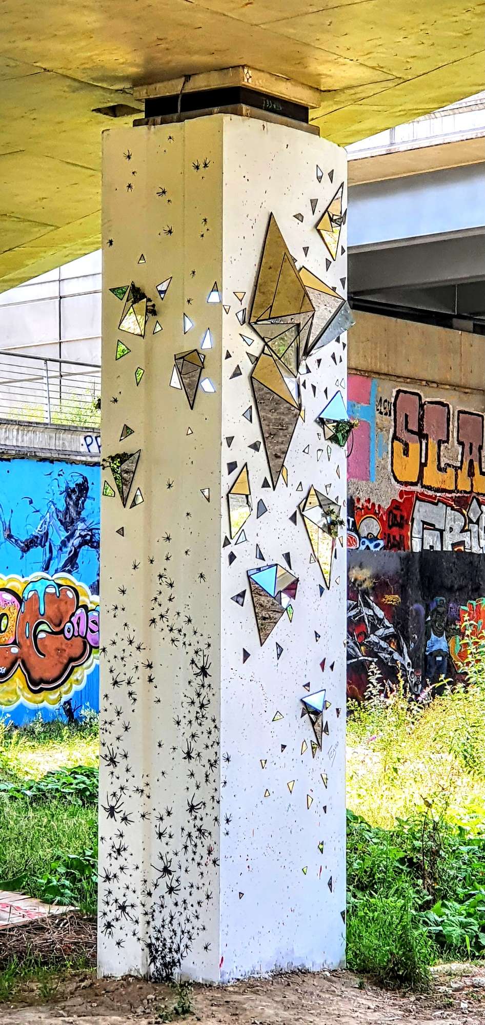 
								Street-art graffiti fresque 
								Tegmo 
									20 Rue Bruneseau
									75013
									Paris
									France 
									Pat Finder
								Street-Art-Safari.com
								