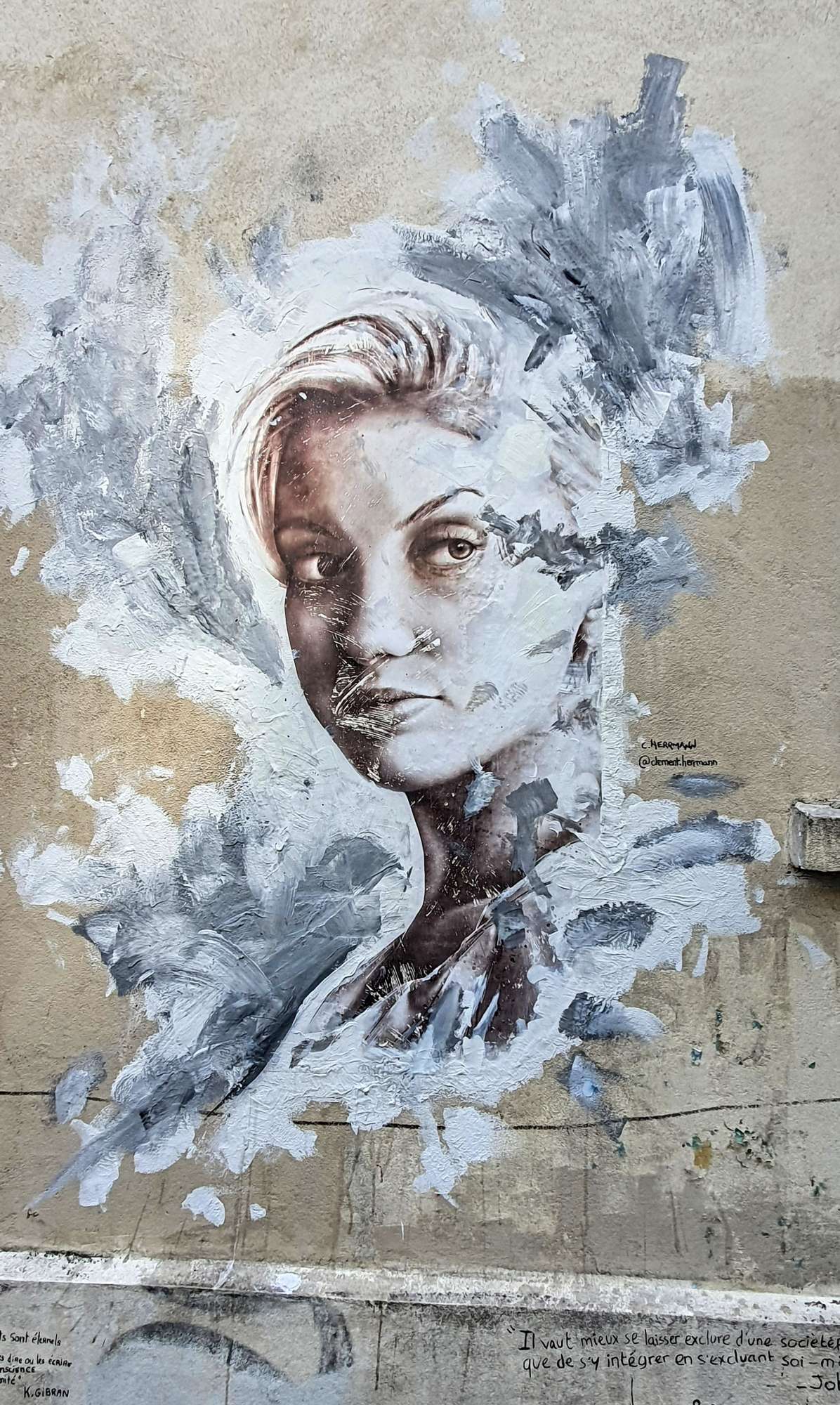 
								Street-art graffiti fresque 
								Cl&eacute;ment Herrmann 
									6 Passage Boiton
									75013
									Paris
									France 
									Pat Finder
								Street-Art-Safari.com
								