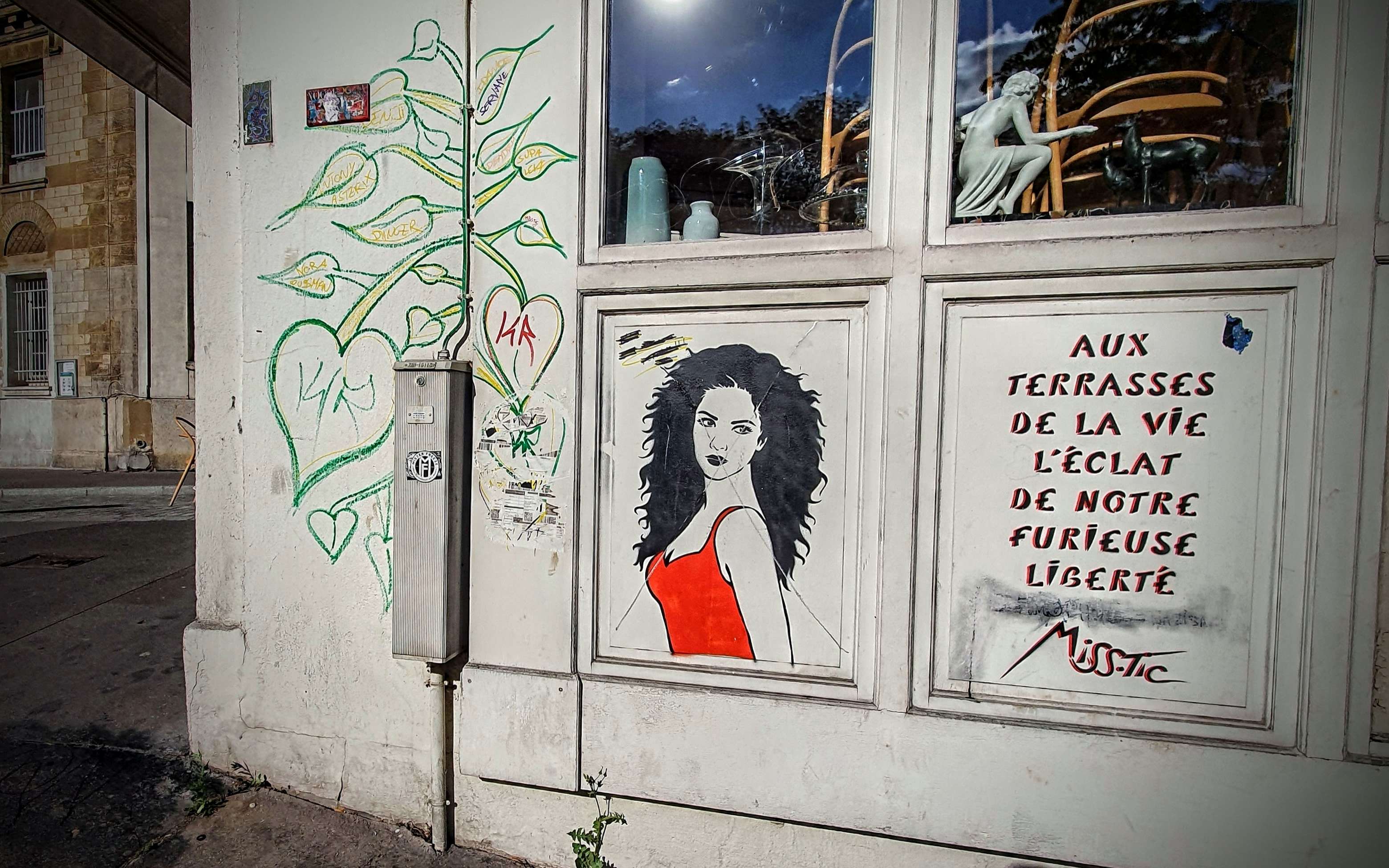 
								Street-art graffiti fresque 
								Miss.Tic 
									45 Rue Vandrezanne
									75013
									Paris
									France 
									Pat Finder
								Street-Art-Safari.com
								