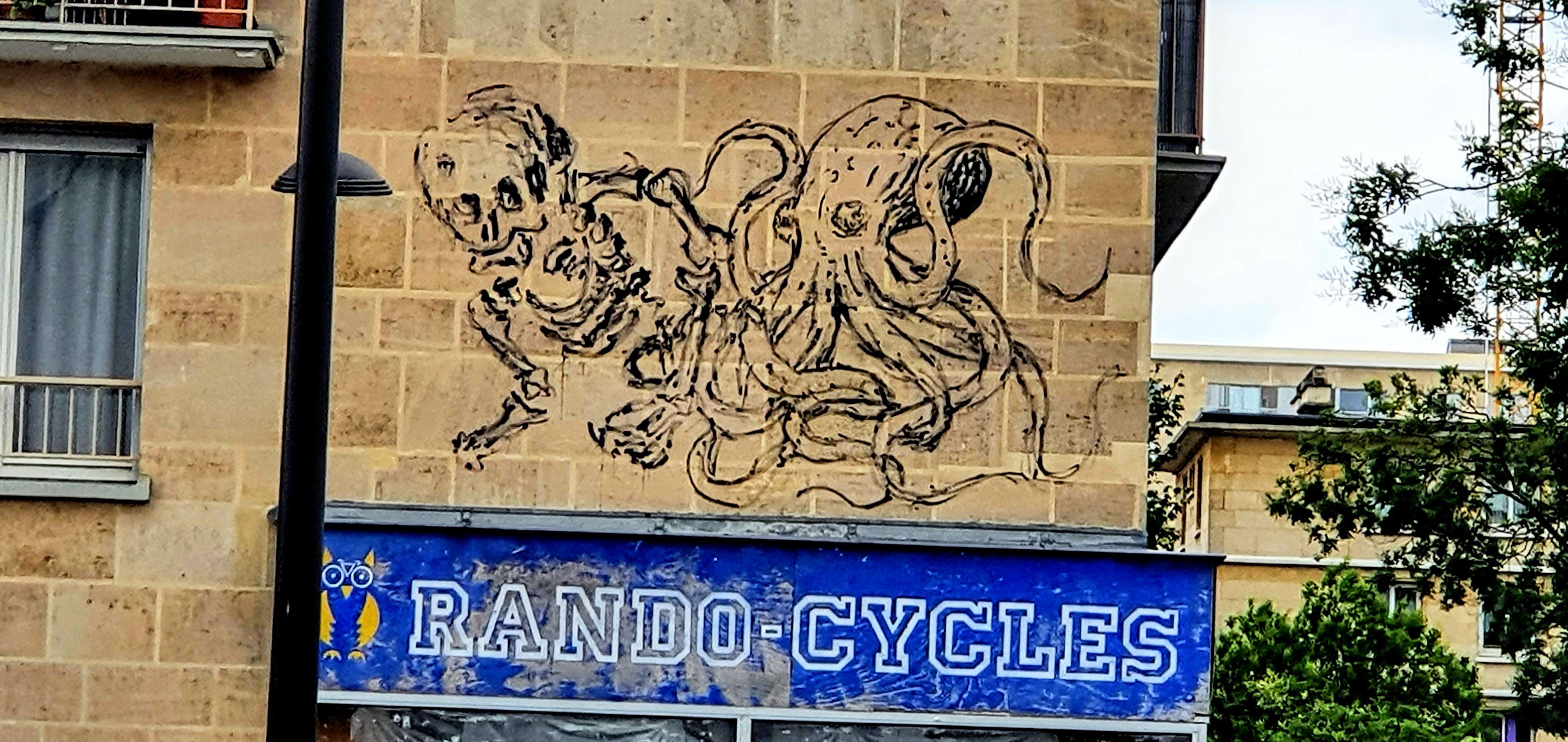 
								Street-art graffiti fresque 
								Kraken 
									120 Cours de Vincennes
									75012
									Paris
									France 
									Pat Finder
								Street-Art-Safari.com
								