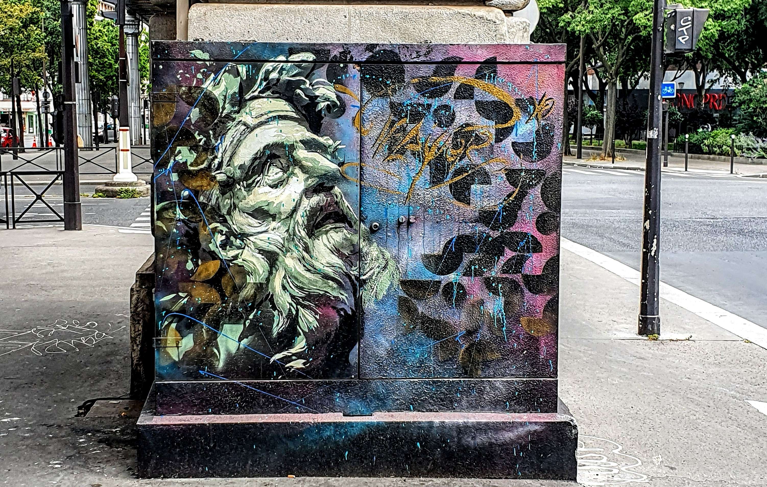 
								Street-art graffiti fresque 
								Ko 
									114 Boulevard Vincent Auriol
									75013
									Paris
									France 
									Pat Finder
								Street-Art-Safari.com
								