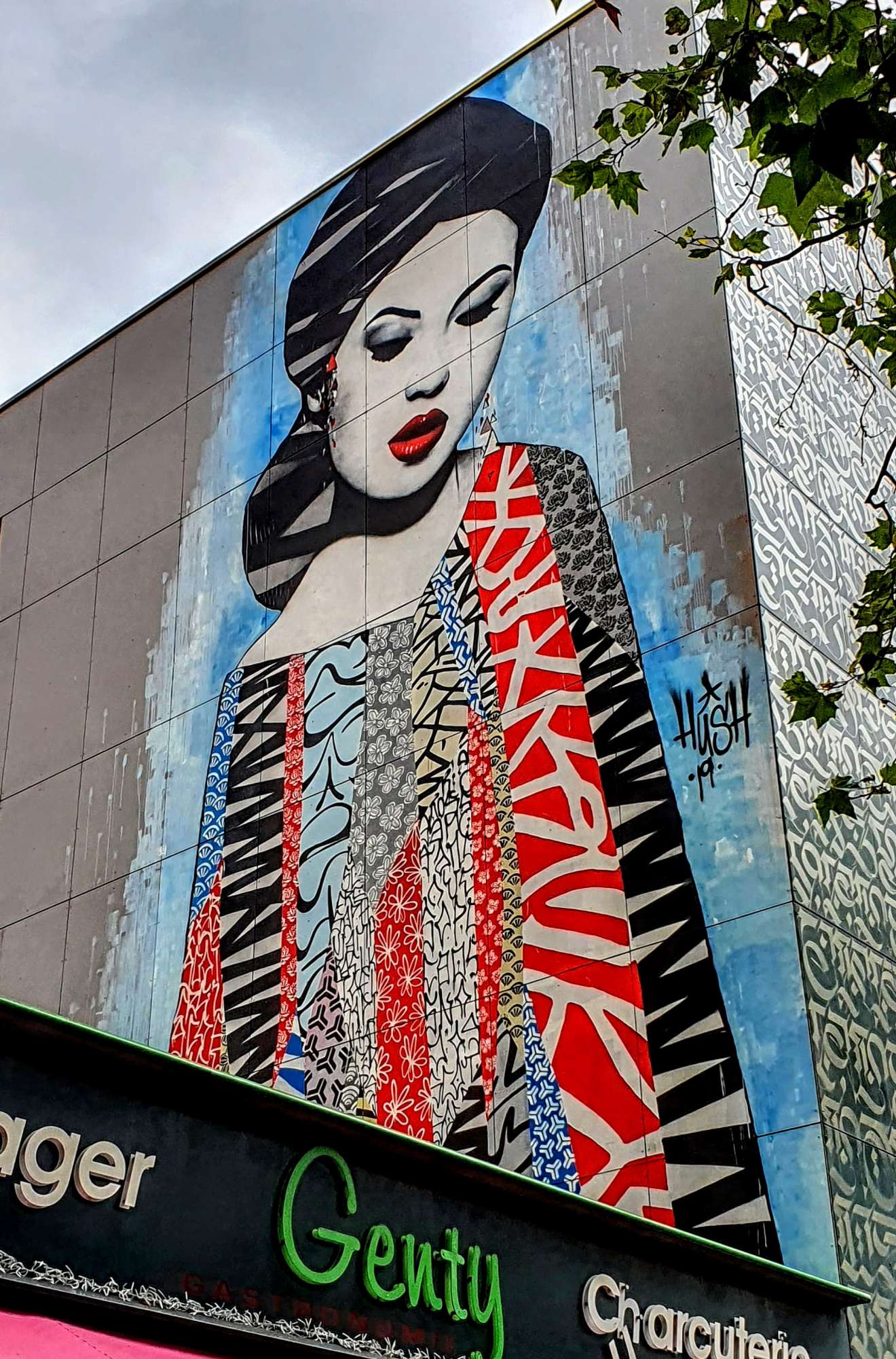 
								Street-art graffiti fresque 
								Hush 
									167 Boulevard Vincent Auriol
									75013
									Paris
									France 
									Pat Finder
								Street-Art-Safari.com
								