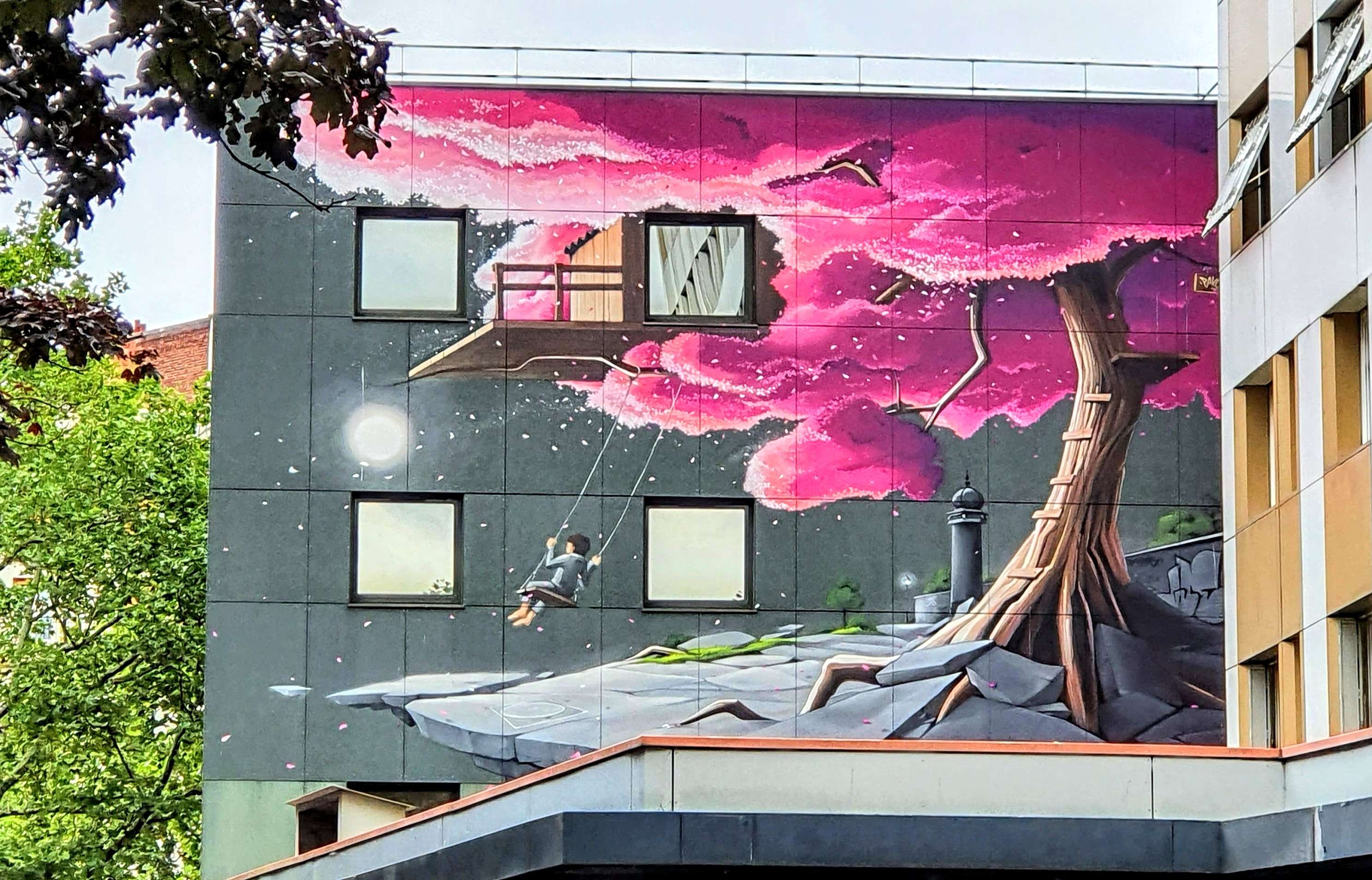 
								Street-art graffiti fresque 
								PakOne 
									204 Rue du Ch&acirc;teau des Rentiers
									75013
									Paris
									France 
									Pat Finder
								Street-Art-Safari.com
								