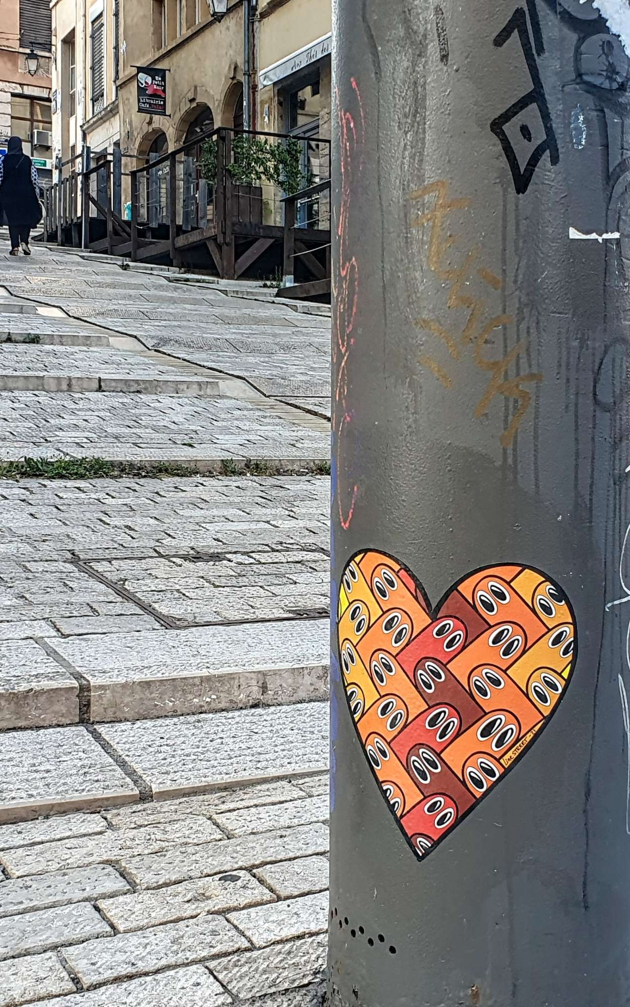 
								Street-art graffiti fresque 
								Line-street 
									63 Mont&eacute;e de la Grande-C&ocirc;te
									69001
									Lyon
									France 
									Pat Finder
								Street-Art-Safari.com
								