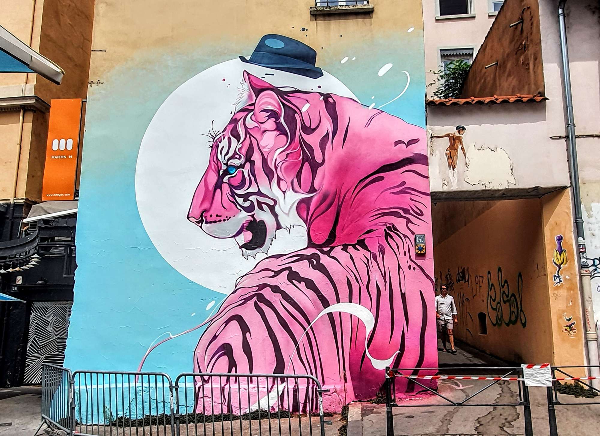 
								Street-art graffiti fresque 
								Kalouf 
									Place Gabriel RAMBAUD
									69001
									Lyon
									France 
									Pat Finder
								Street-Art-Safari.com
								