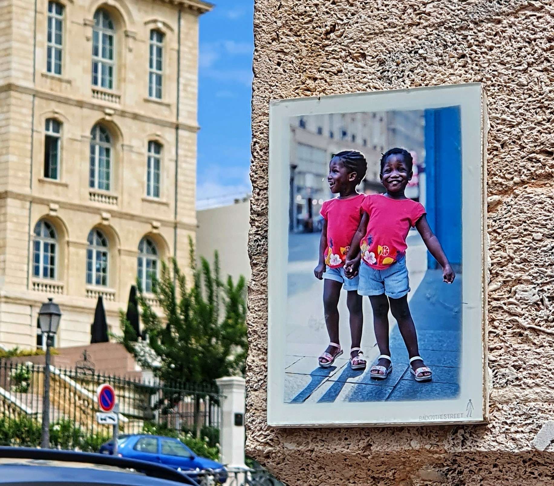 
								Street-art graffiti fresque 
								BackToTheStreet 
									5 Rue de la Prison
									13002
									Marseille
									France 
									Pat Finder
								Street-Art-Safari.com
								