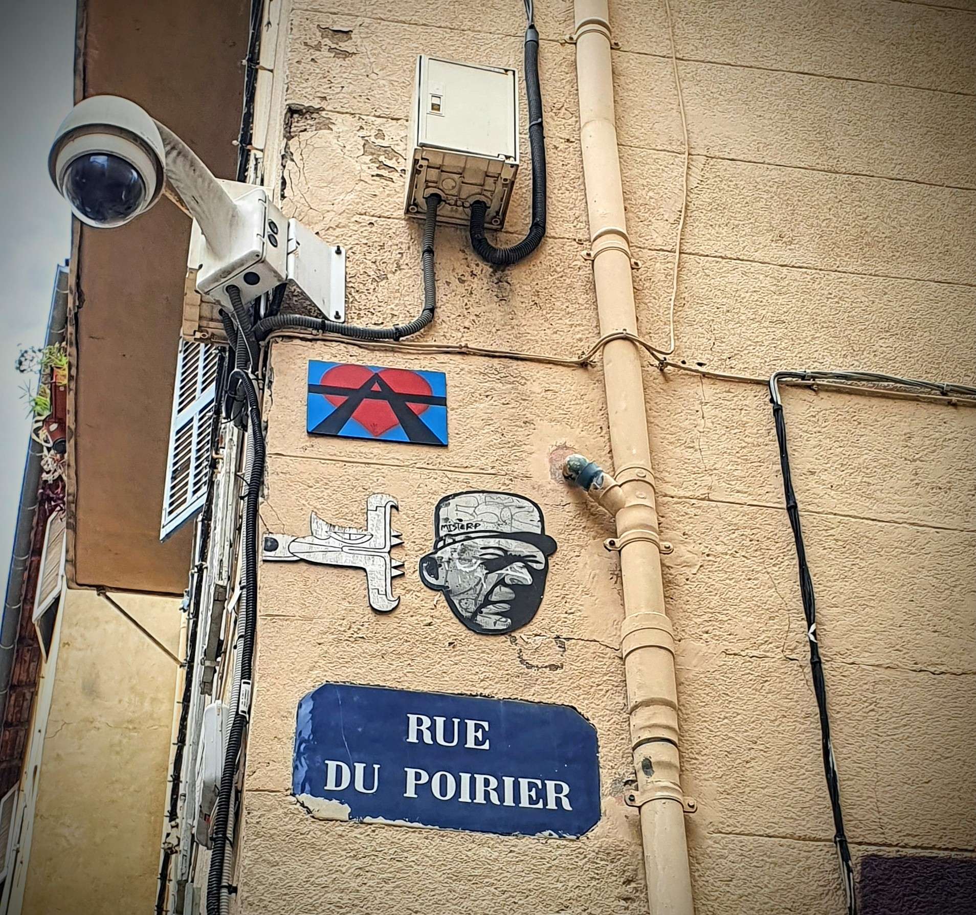 
								Street-art graffiti fresque 
								Mister-P, Or&eacute; 
									2bis Rue du Poirier
									13002
									Marseille
									France 
									Pat Finder
								Street-Art-Safari.com
								