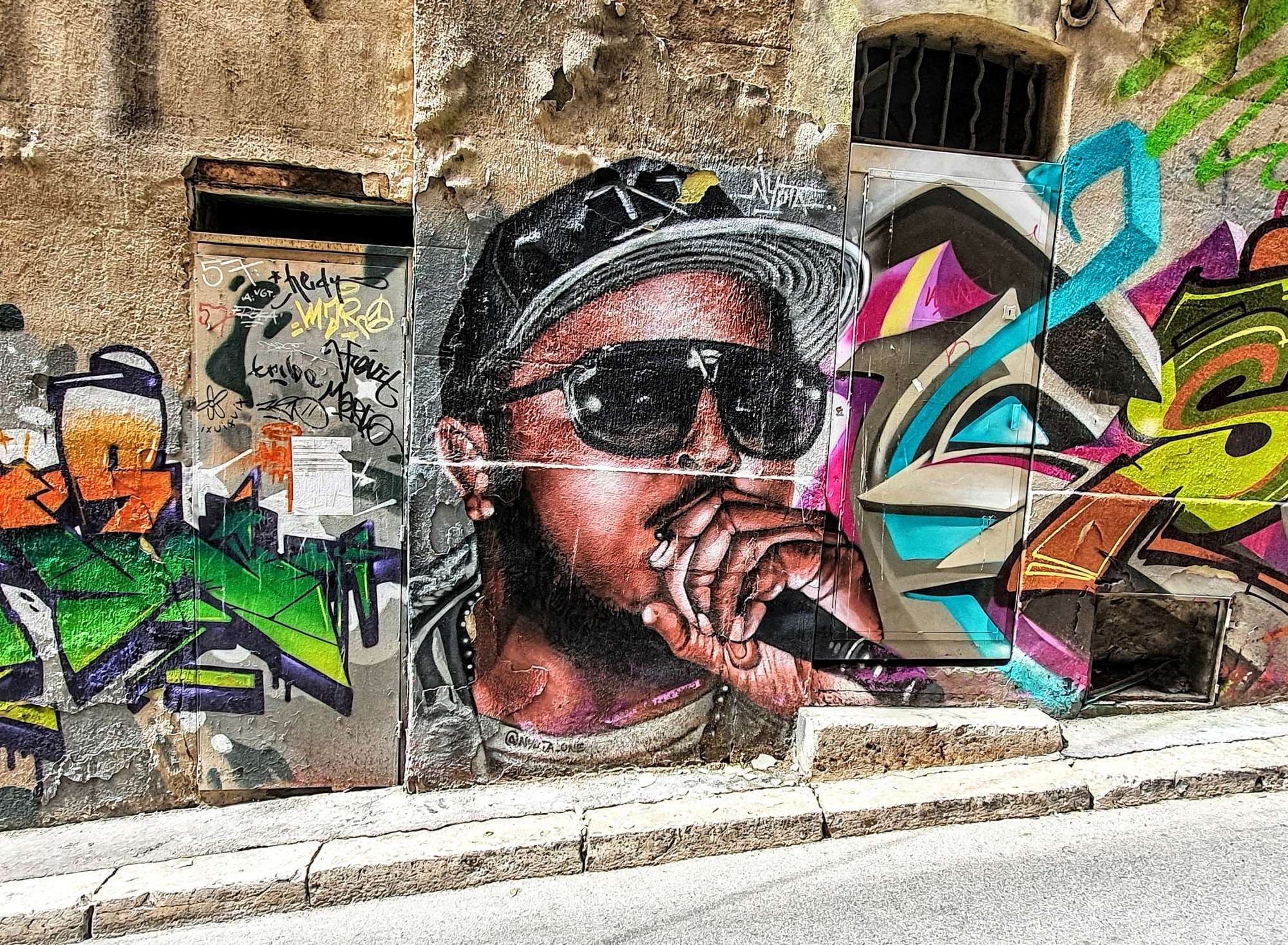 
								Street-art graffiti fresque 
								Nyota 
									2a Rue du Poirier
									13002
									Marseille
									France 
									Pat Finder
								Street-Art-Safari.com
								