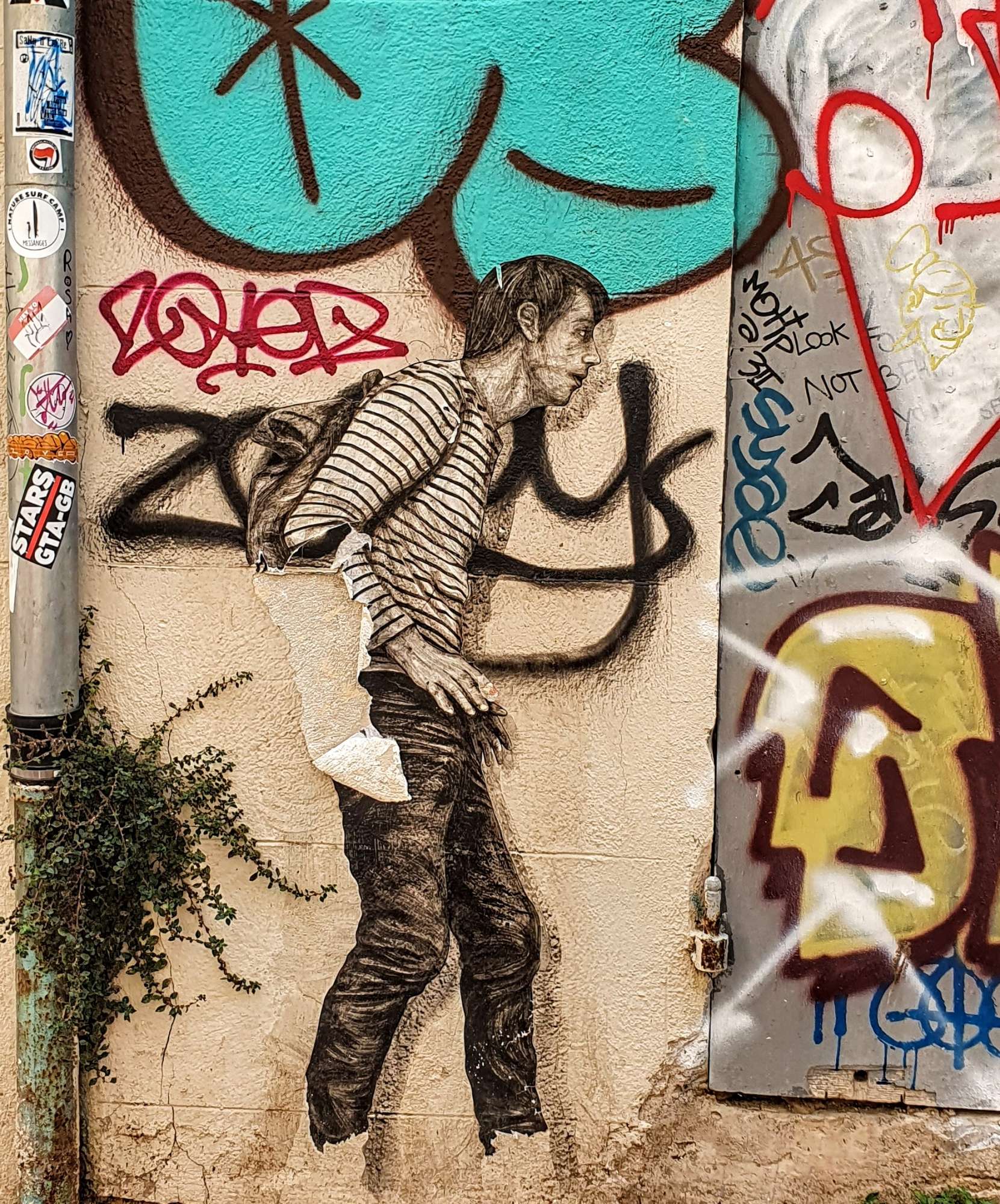 
								Street-art graffiti fresque 
								Levalet 
									18 Rue du Poirier
									13002
									Marseille
									France 
									Pat Finder
								Street-Art-Safari.com
								