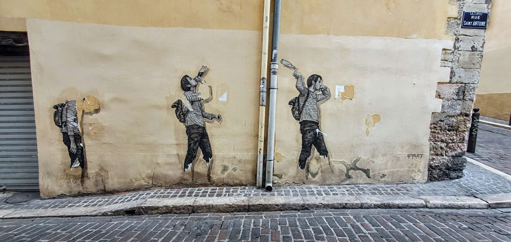 
								Street-art graffiti fresque 
								Levalet 
									19 Rue Saint-Antoine
									13002
									Marseille
									France 
									Pat Finder
								Street-Art-Safari.com
								