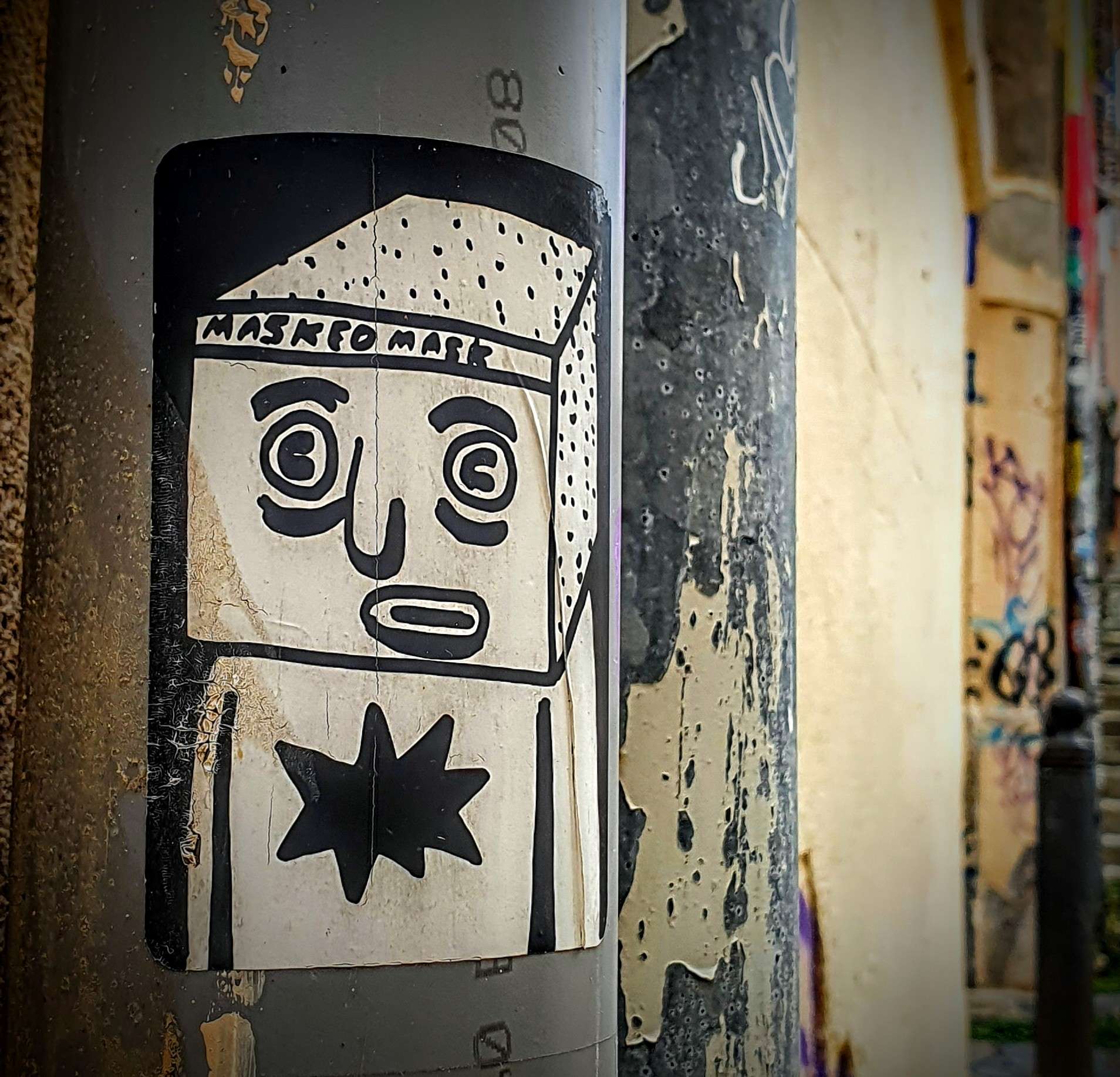 
								Street-art graffiti fresque 
								MaskedMask 
									6 Rue Trigance
									13002
									Marseille
									France 
									Pat Finder
								Street-Art-Safari.com
								