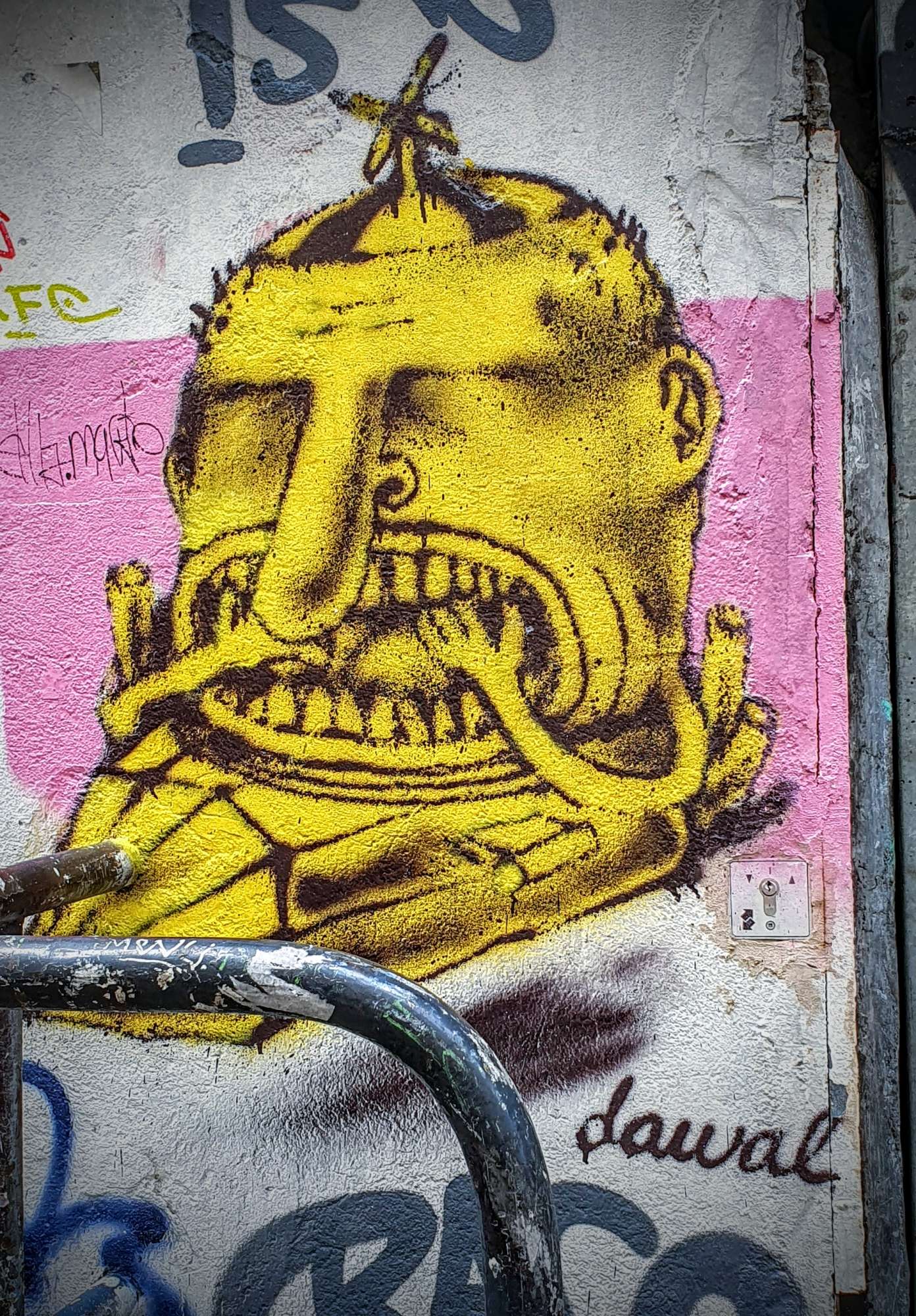 
								Street-art graffiti fresque 
								Dawal 
									16 Rue Saint-Antoine
									13002
									Marseille
									France 
									Pat Finder
								Street-Art-Safari.com
								