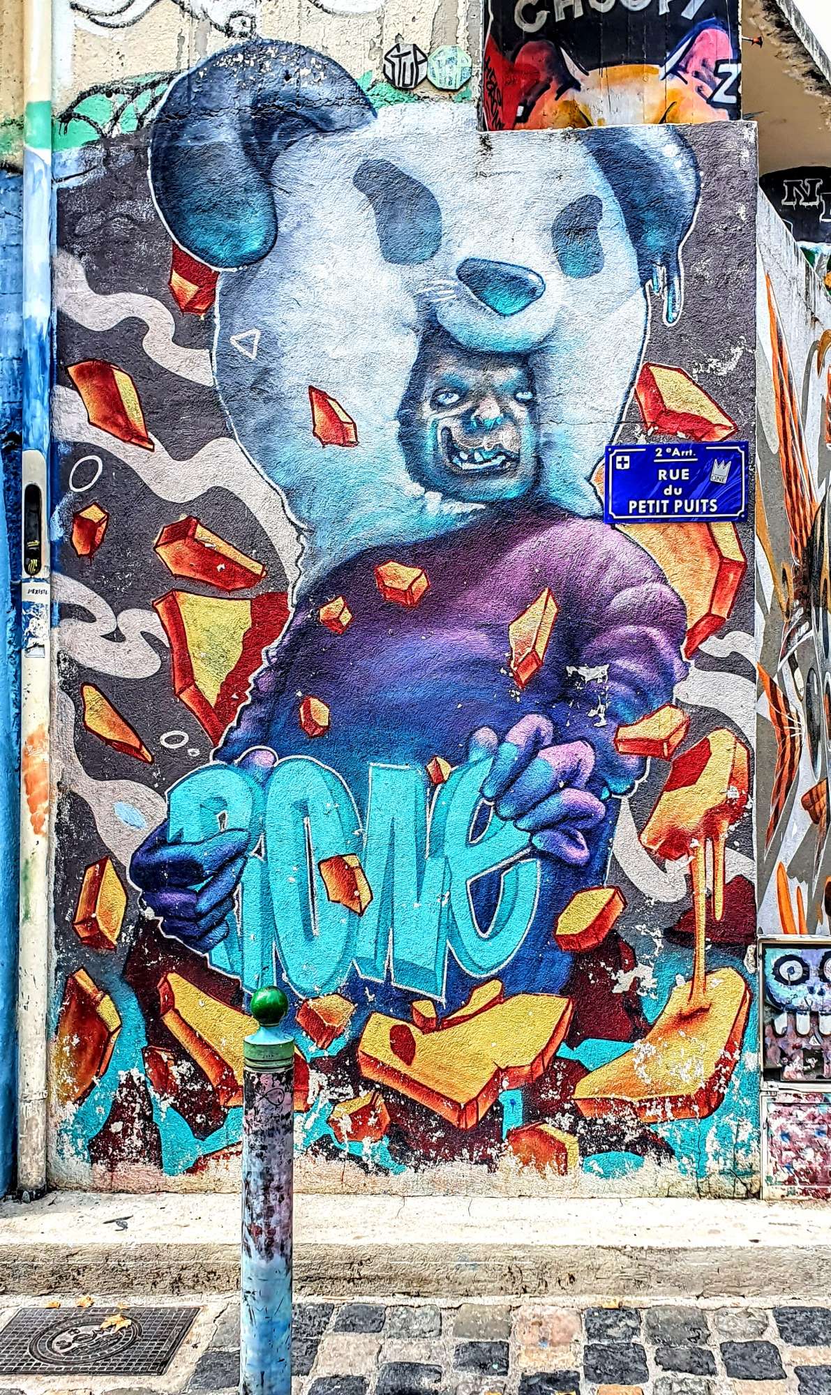 
								Street-art graffiti fresque 
								Rone 
									16 Rue du Petit Puits
									13002
									Marseille
									France 
									Pat Finder
								Street-Art-Safari.com
								