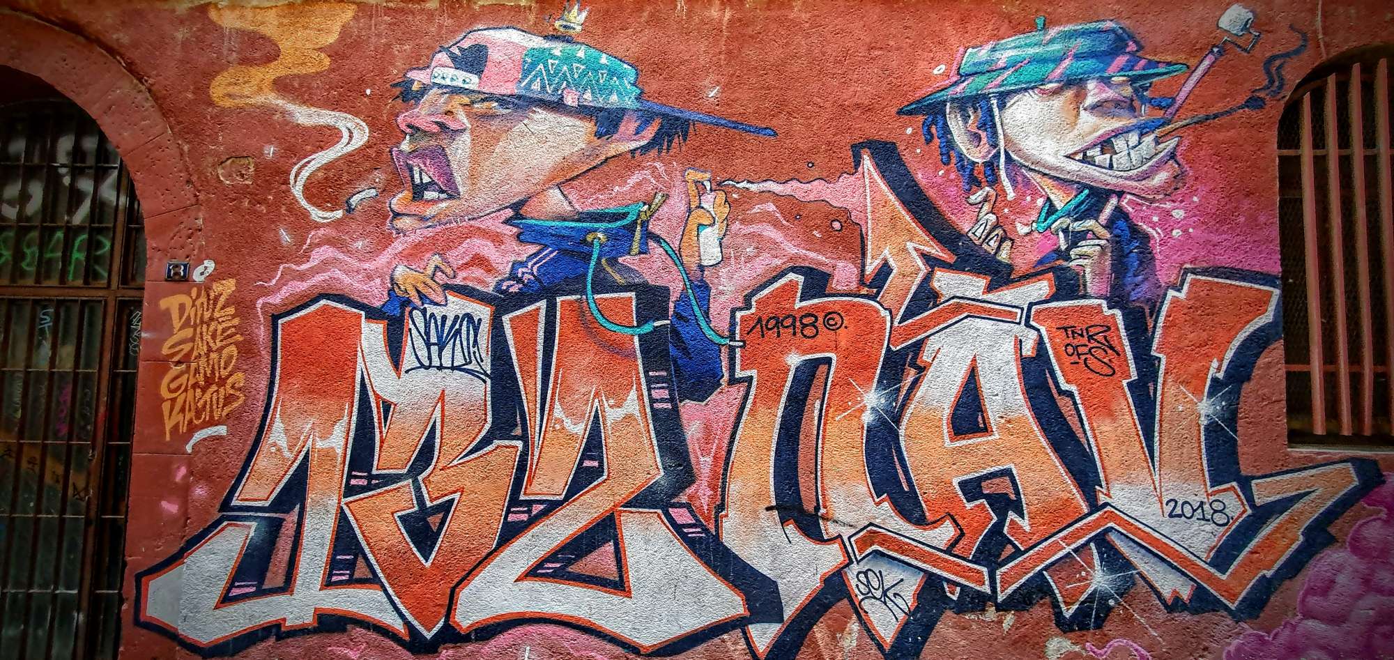 
								Street-art graffiti fresque 
								Difuz, Gamo, KaTus, Sak&eacute; 
									52 Rue Sainte-Fran&ccedil;oise
									13002
									Marseille
									France 
									Pat Finder
								Street-Art-Safari.com
								