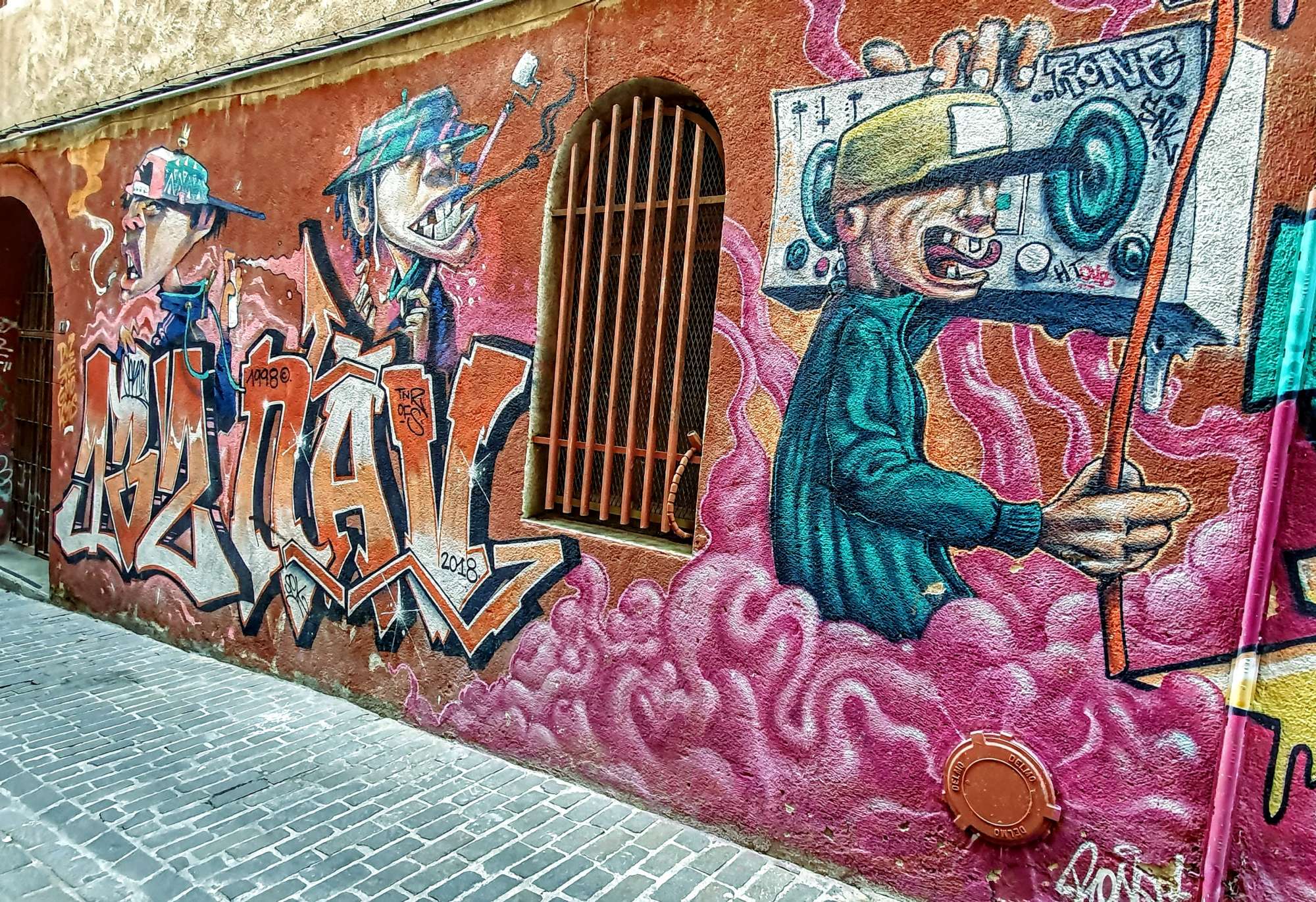 
								Street-art graffiti fresque 
								Rone 
									34 Rue Baussenque
									13002
									Marseille
									France 
									Pat Finder
								Street-Art-Safari.com
								