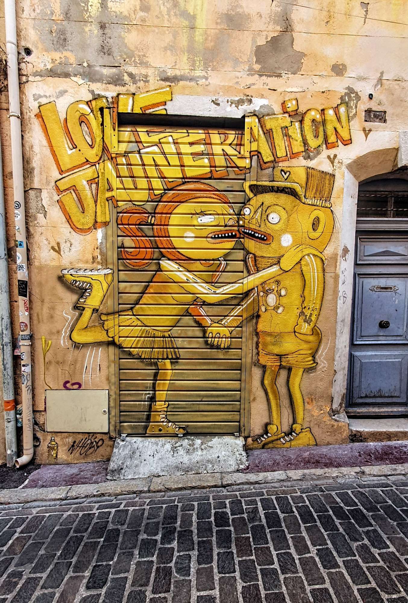 
								Street-art graffiti fresque 
								Nhobi 
									4 Rue Porte Baussenque
									13002
									Marseille
									France 
									Pat Finder
								Street-Art-Safari.com
								