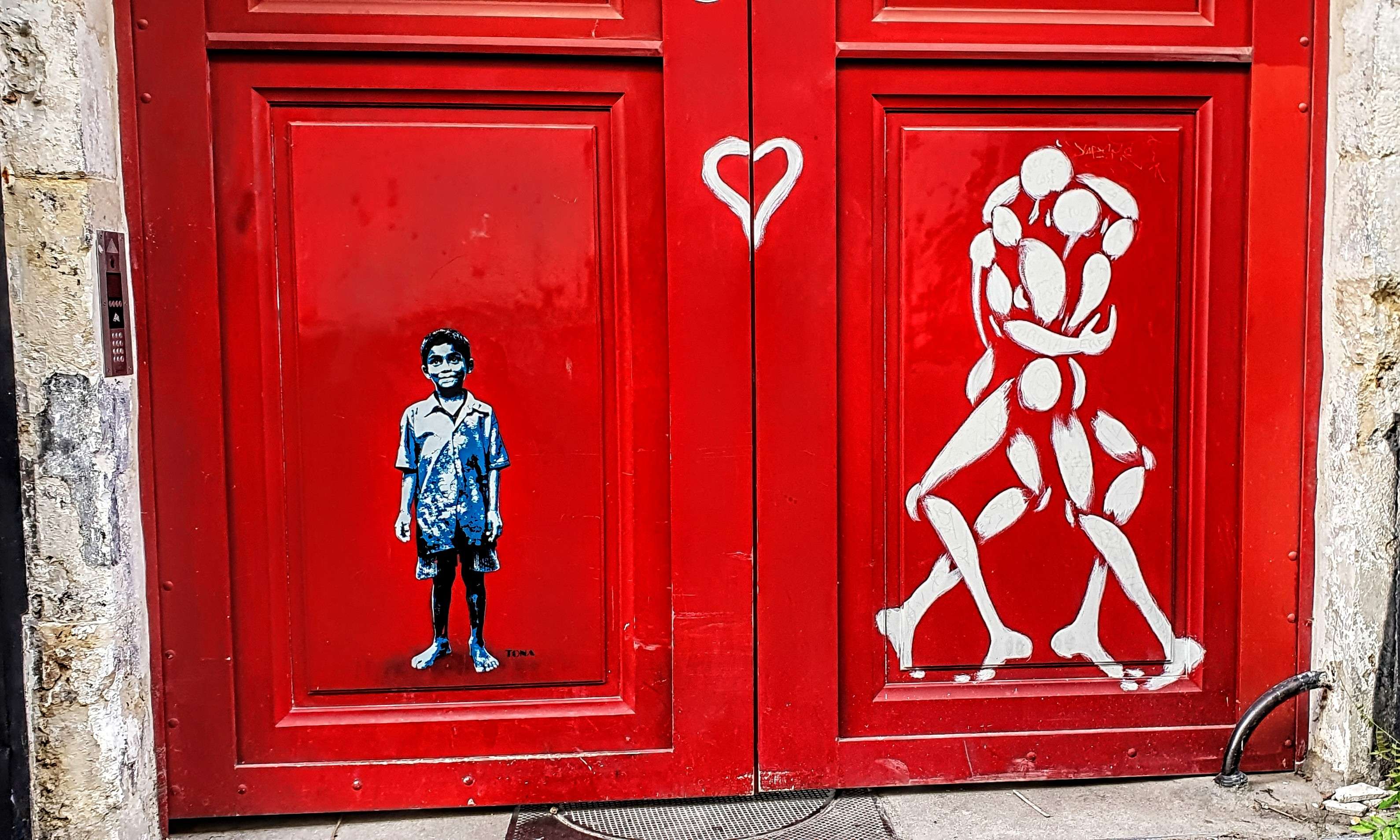 
								Street-art graffiti fresque 
								 
									6 Rue Saint-Blaise
									75020
									Paris
									France 
									Pat Finder
								Street-Art-Safari.com
								