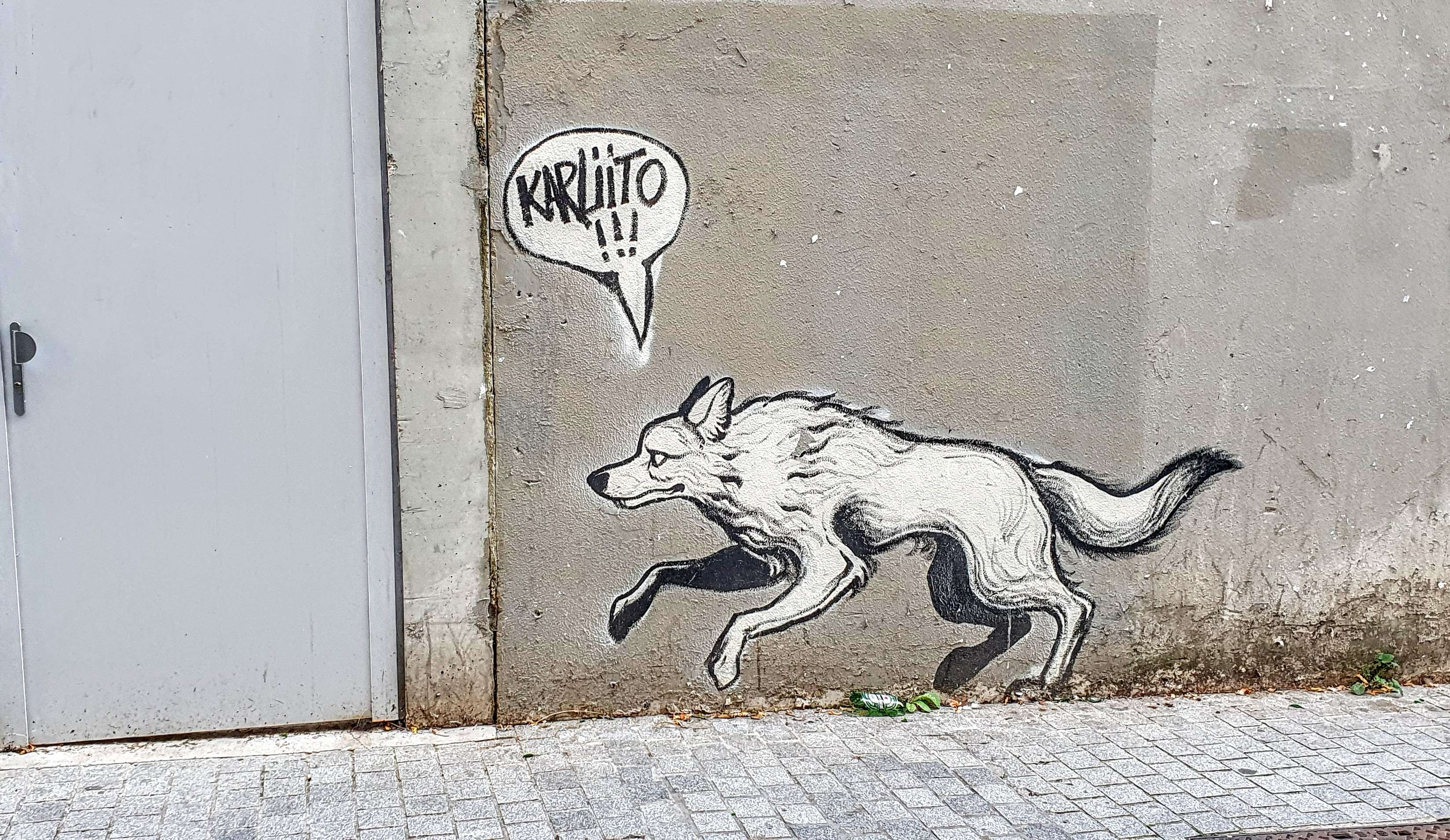 
								Street-art graffiti fresque 
								LoupYestTu 
									43 Rue du Clos
									75020
									Paris
									France 
									Pat Finder
								Street-Art-Safari.com
								