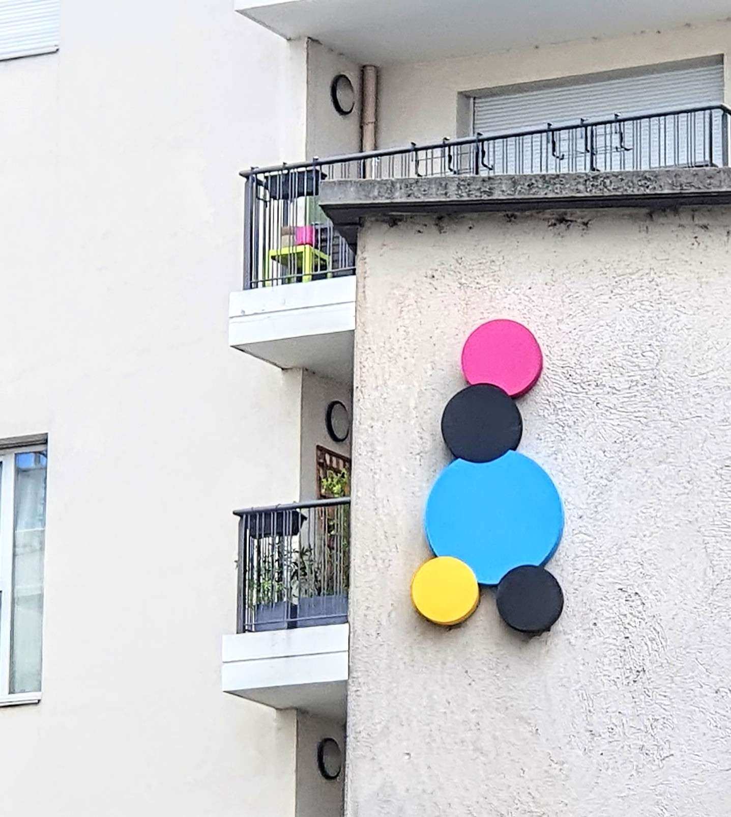 
								Street-art graffiti fresque 
								CMYK dots 
									17 Boulevard Yves Farge
									69007
									Lyon
									France 
									Pat Finder
								Street-Art-Safari.com
								