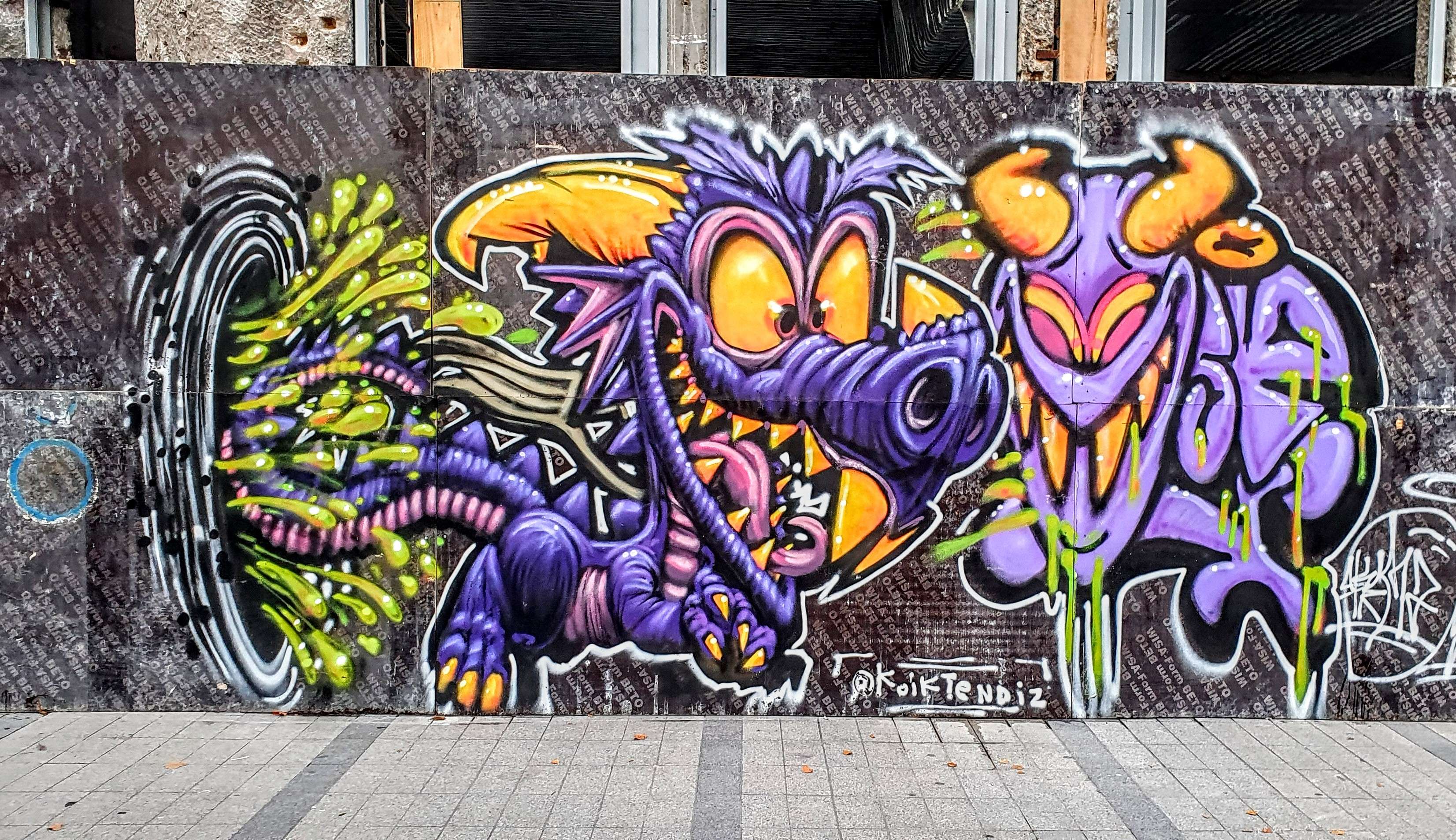 
								Street-art graffiti fresque 
								Skema 
									53 Rue de la R&eacute;publique
									69002
									Lyon
									France 
									Pat Finder
								Street-Art-Safari.com
								