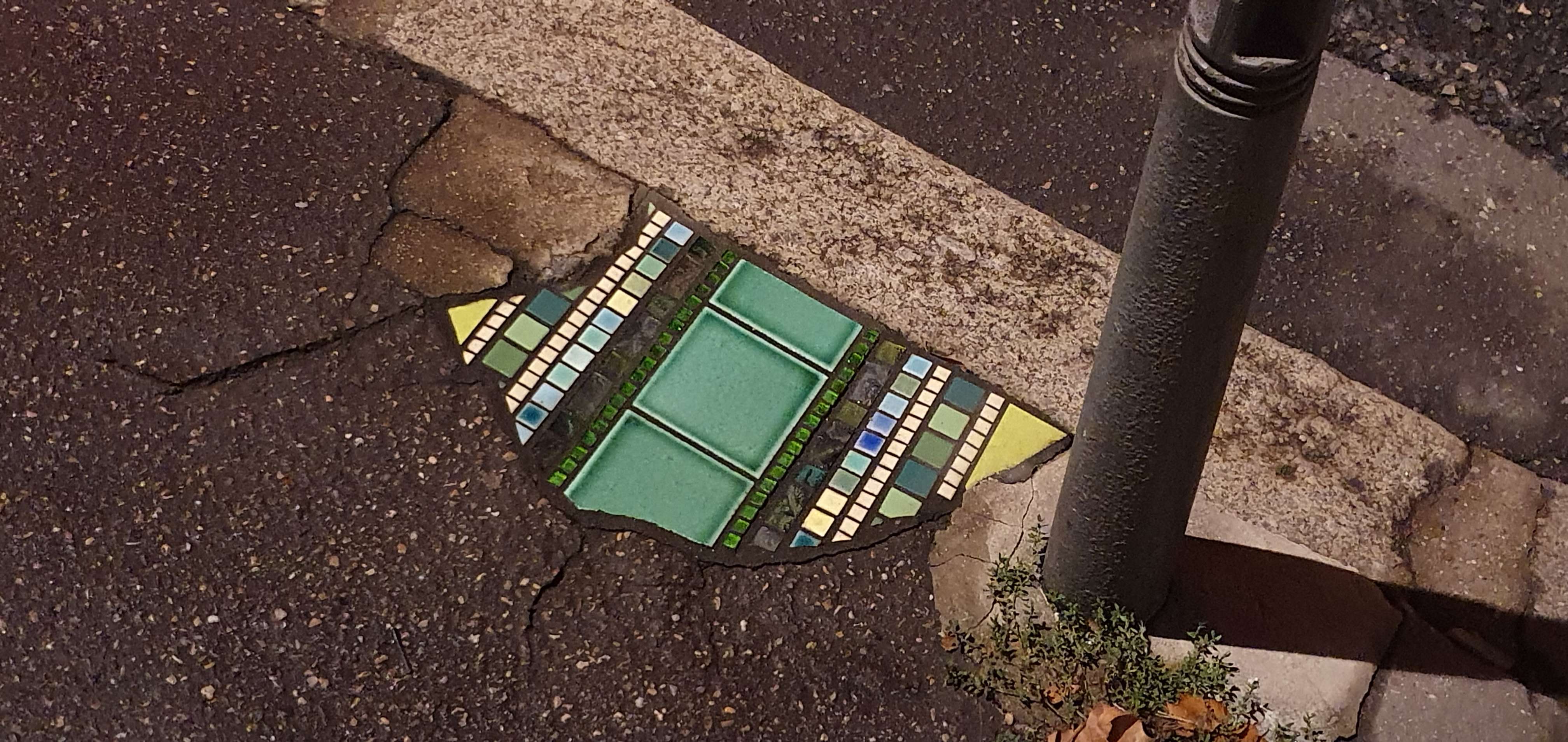 
								Street-art graffiti fresque 
								Ememem 
									24 Mont&eacute;e des Carm&eacute;lites
									69001
									Lyon
									France 
									Pat Finder
								Street-Art-Safari.com
								