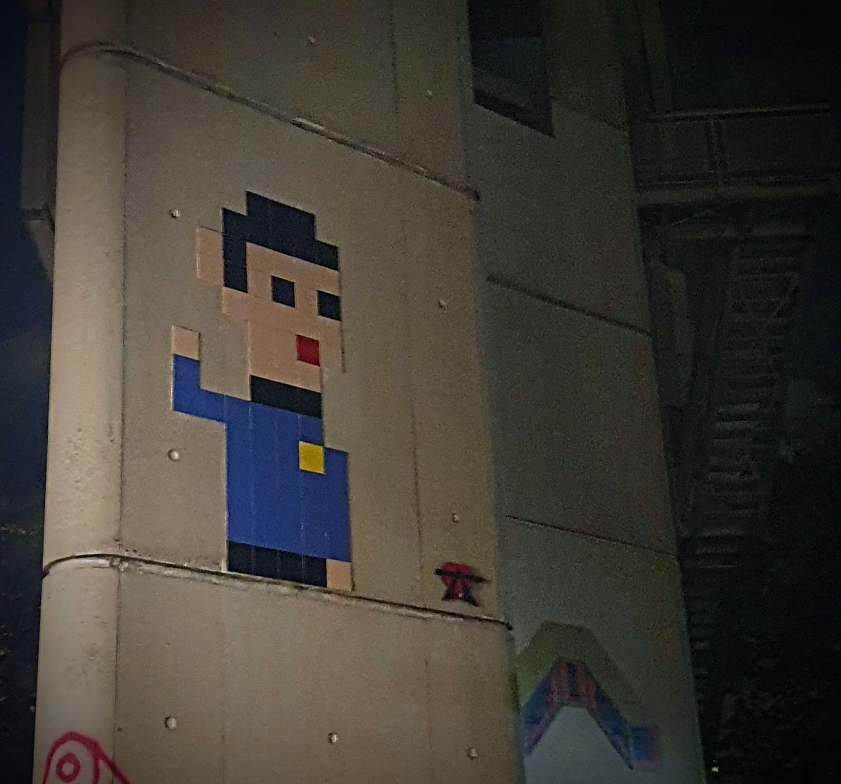 
								Street-art graffiti fresque 
								Invader 
									28 Avenue Corentin Cariou
									75019
									Paris
									France 
									Pat Finder
								Street-Art-Safari.com
								