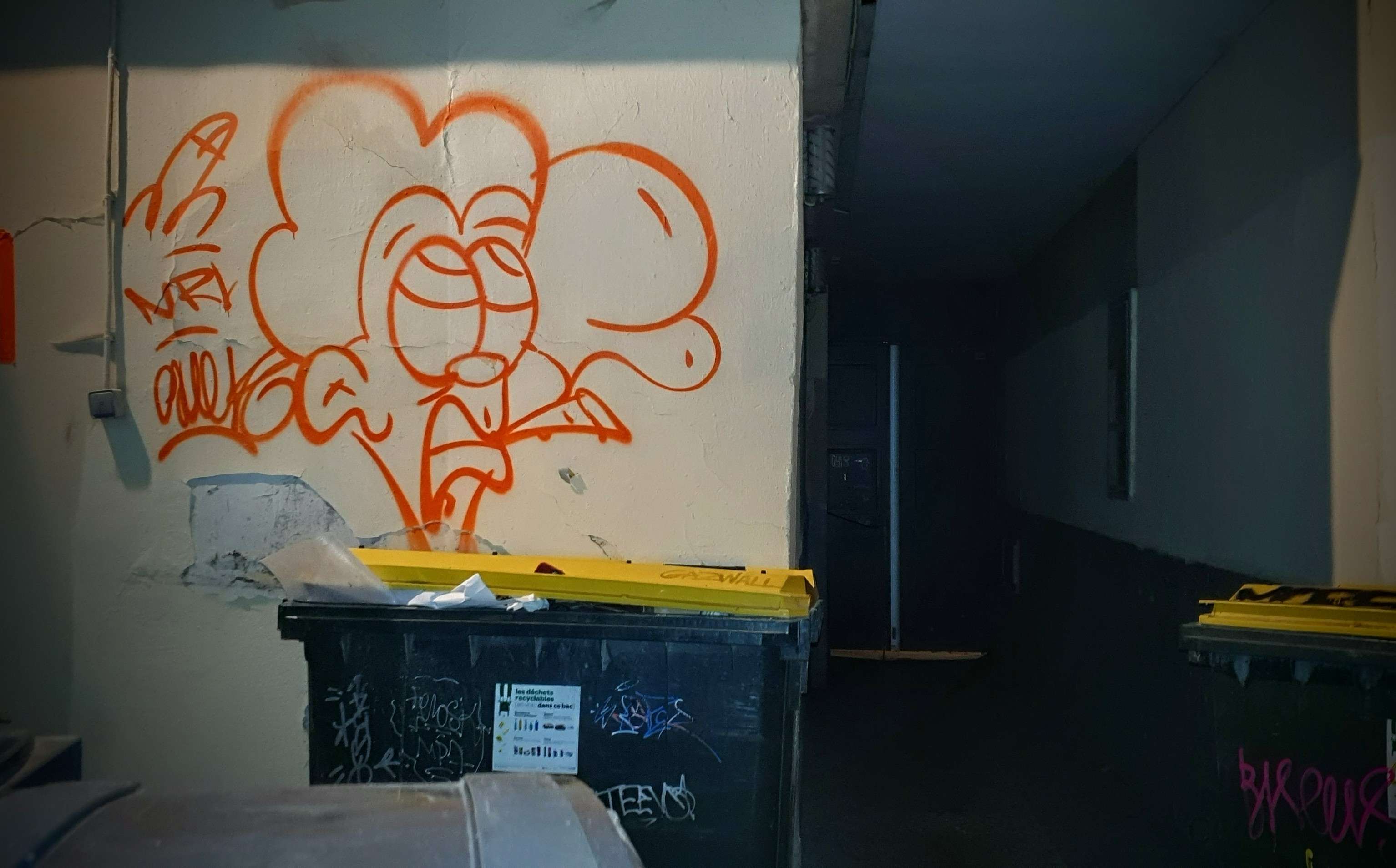 
								Street-art graffiti fresque 
								 
									5 Rue des Capucins
									69001
									Lyon
									France 
									Pat Finder
								Street-Art-Safari.com
								