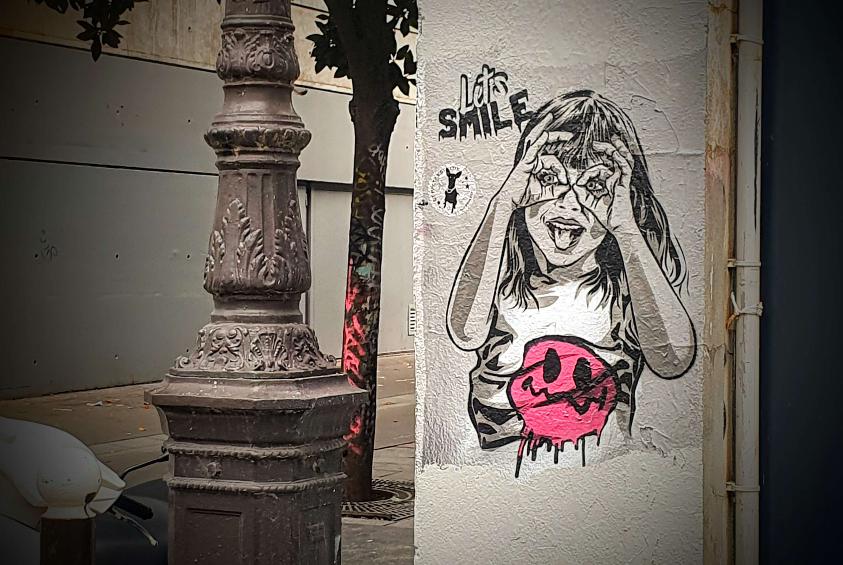 
								Street-art graffiti fresque 
								 
									34 Quai de la Loire
									75019
									Paris
									France 
									Pat Finder
								Street-Art-Safari.com
								