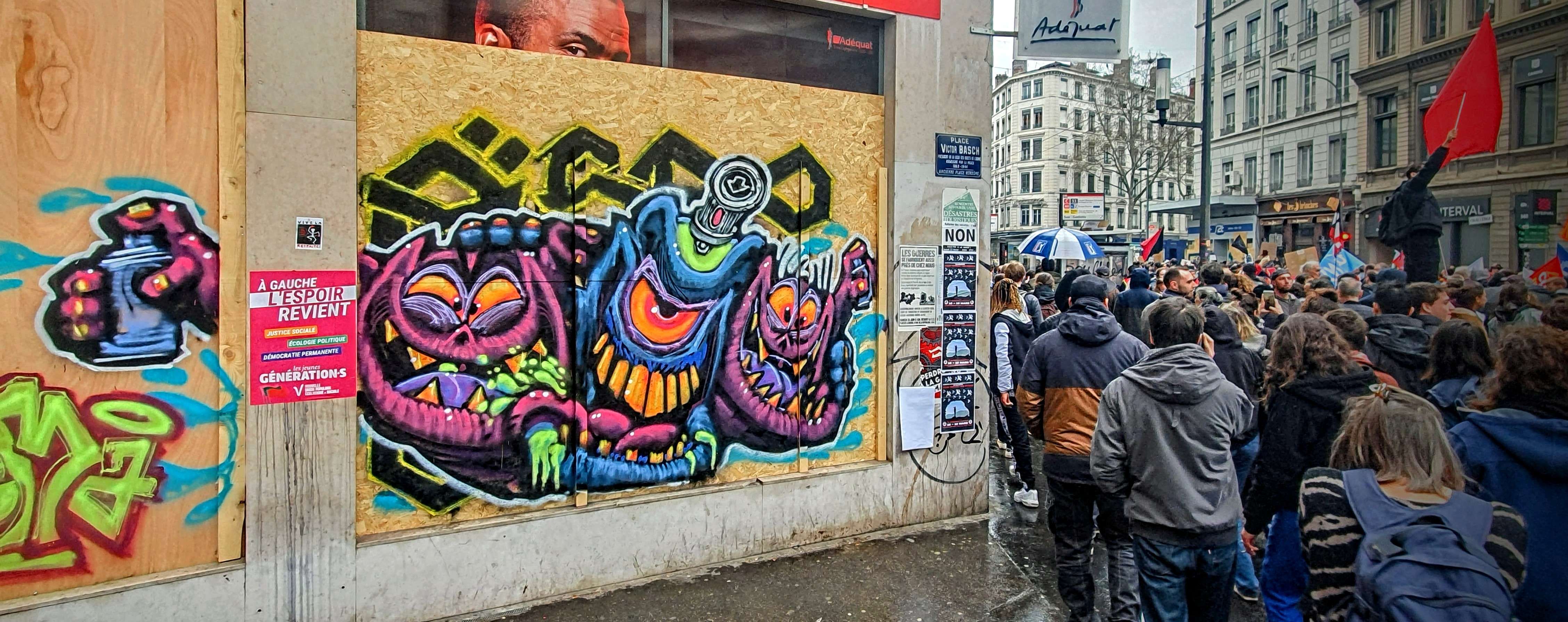 
								Street-art graffiti fresque 
								Skema 
									5 Place Victor Basch
									69007
									Lyon
									France 
									Pat Finder
								Street-Art-Safari.com
								