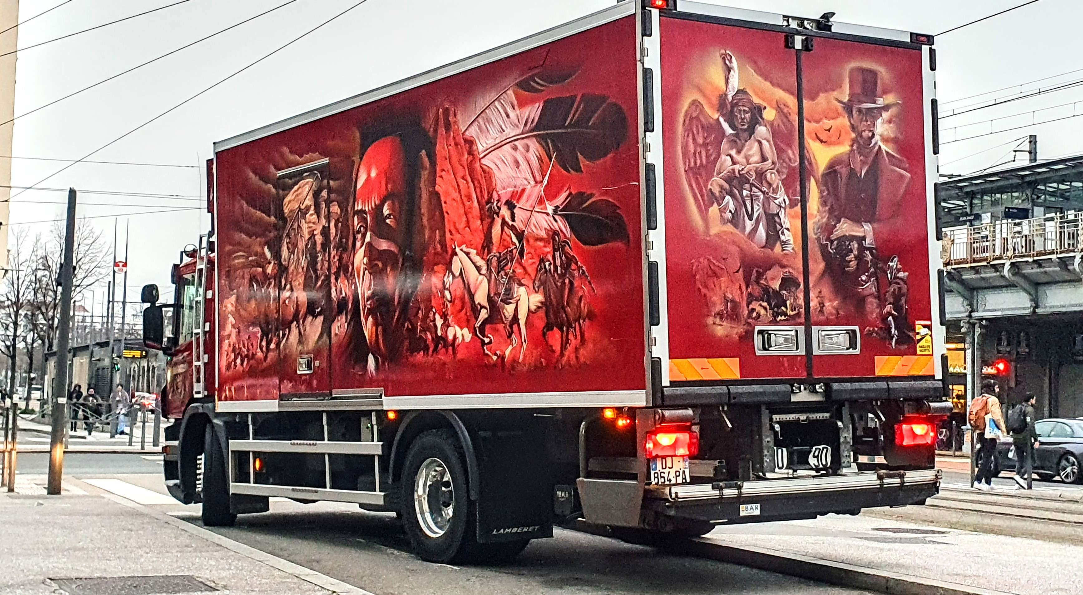 
								Street-art graffiti fresque 
								 
									73 Place Jean Mac&eacute;
									69007
									Lyon
									France 
									Pat Finder
								Street-Art-Safari.com
								