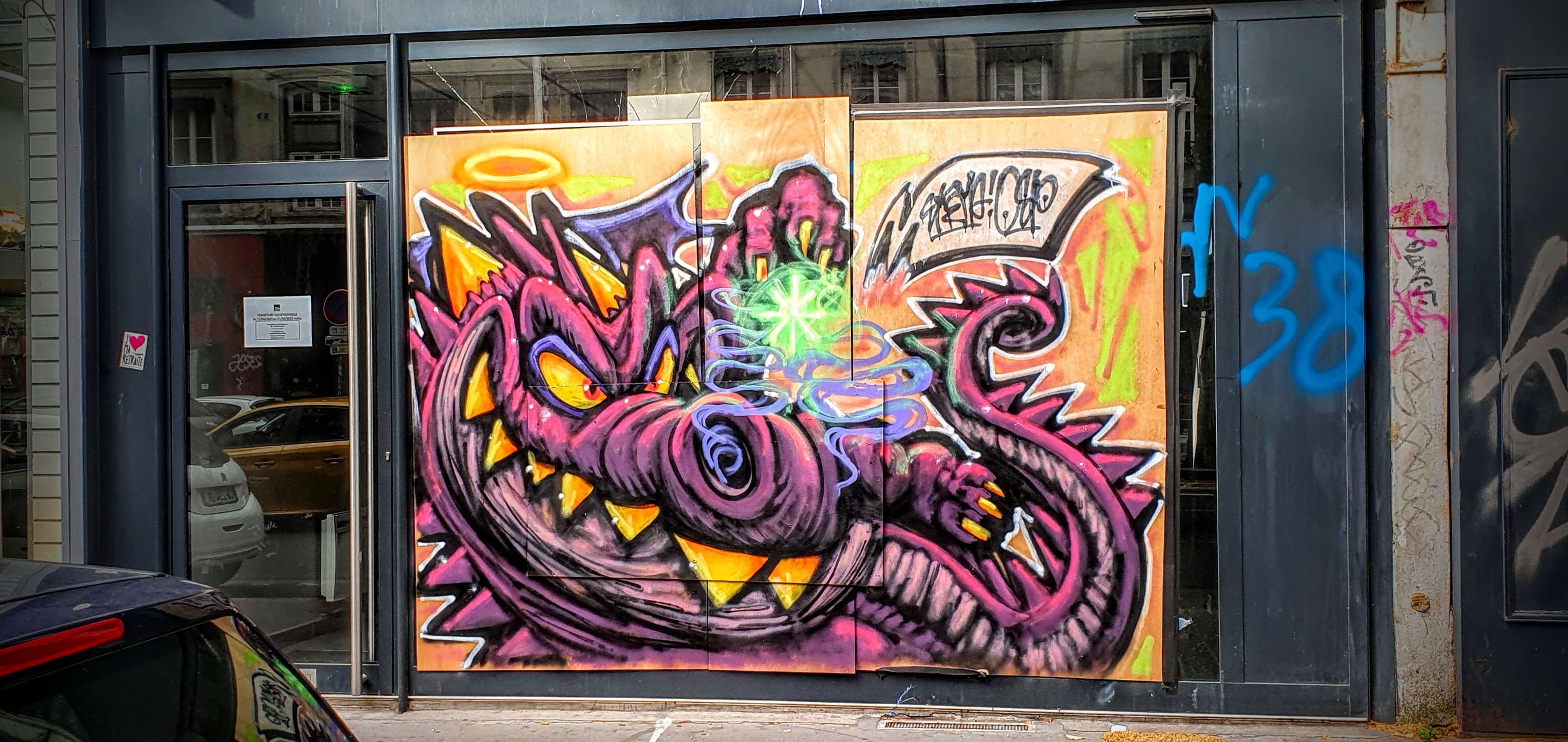 
								Street-art graffiti fresque 
								Skema 
									30 Cours Gambetta
									69007
									Lyon
									France 
									Pat Finder
								Street-Art-Safari.com
								