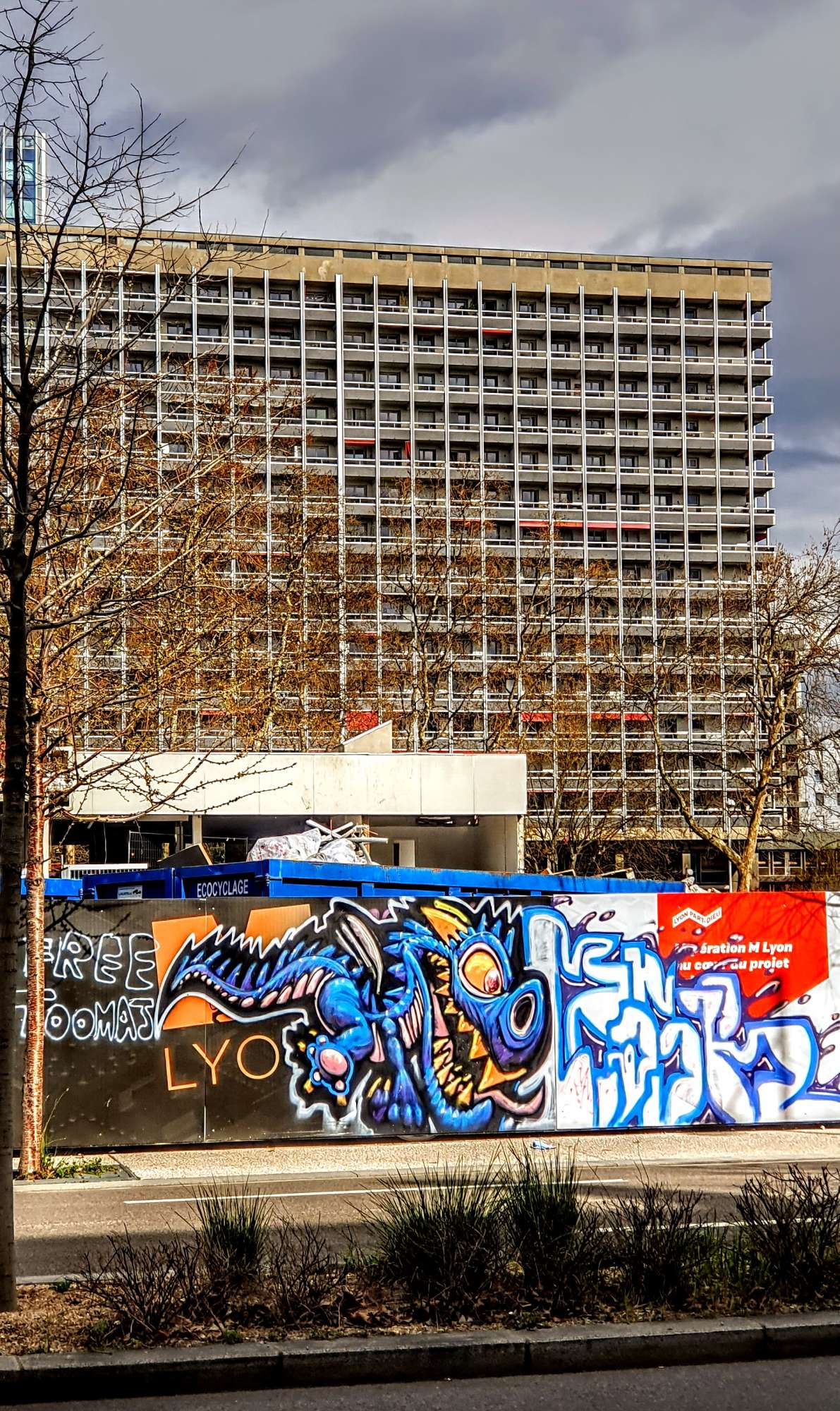 
								Street-art graffiti fresque 
								Skema 
									204 Rue Mazenod
									69003
									Lyon
									France 
									Pat Finder
								Street-Art-Safari.com
								