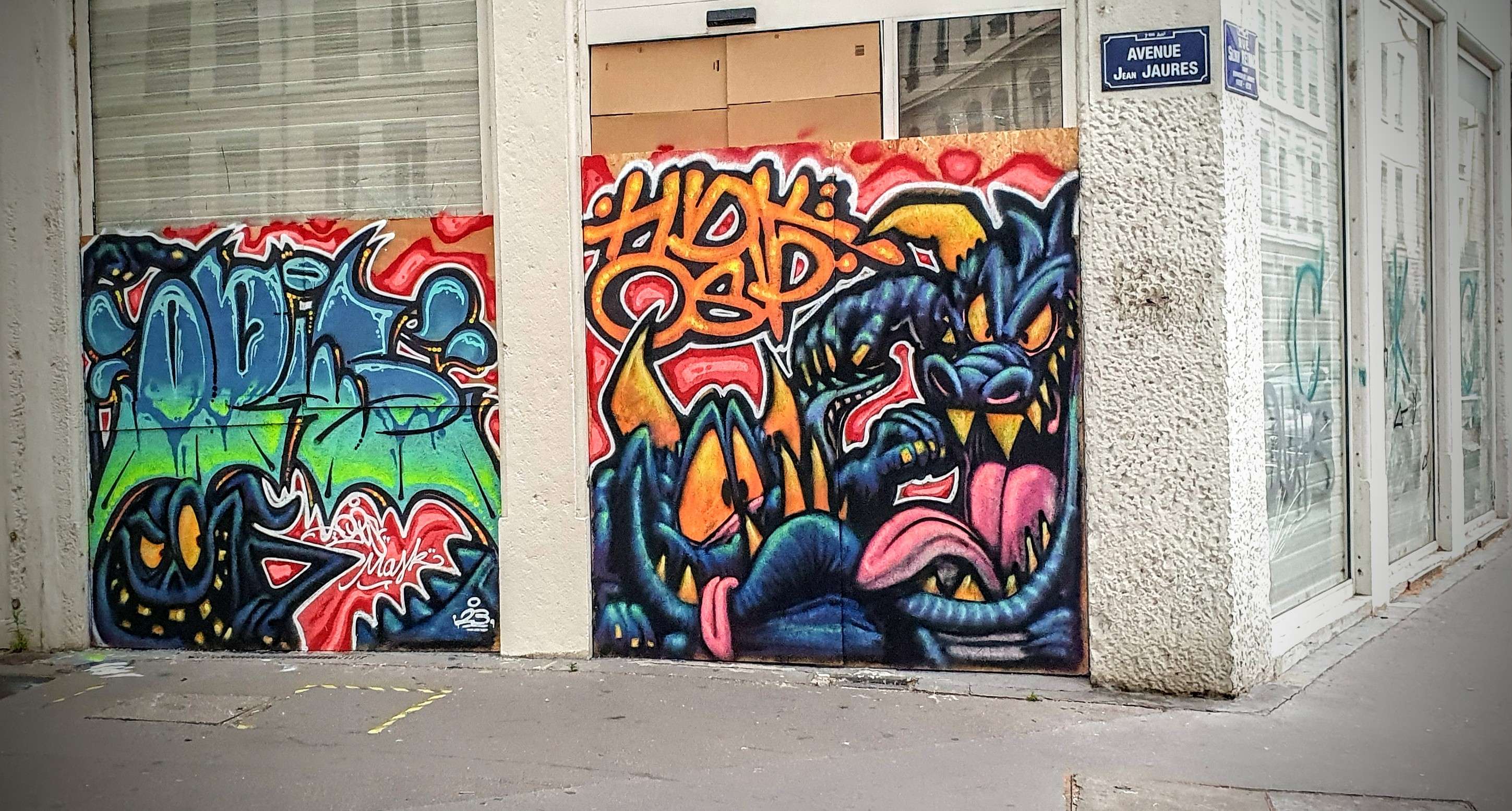 
								Street-art graffiti fresque 
								Skema 
									52 Avenue Jean Jaur&egrave;s
									69007
									Lyon
									France 
									Pat Finder
								Street-Art-Safari.com
								