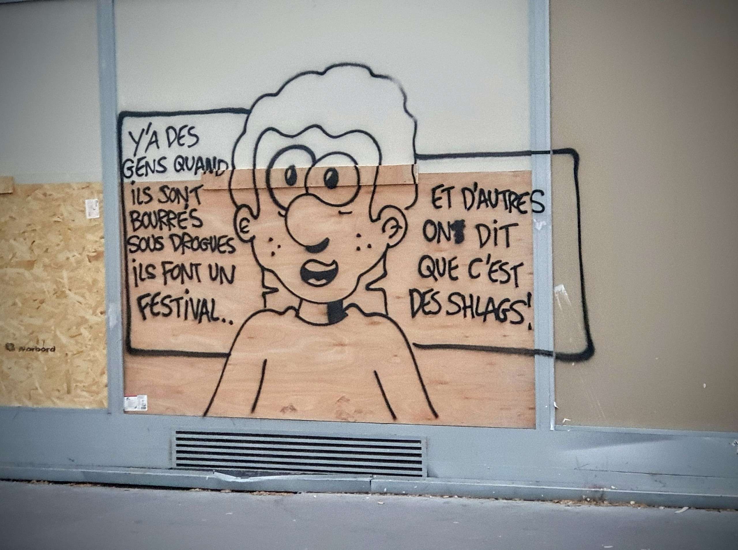 
								Street-art graffiti fresque 
								Tapas 
									52 Avenue Jean Jaur&egrave;s
									69007
									Lyon
									France 
									Pat Finder
								Street-Art-Safari.com
								