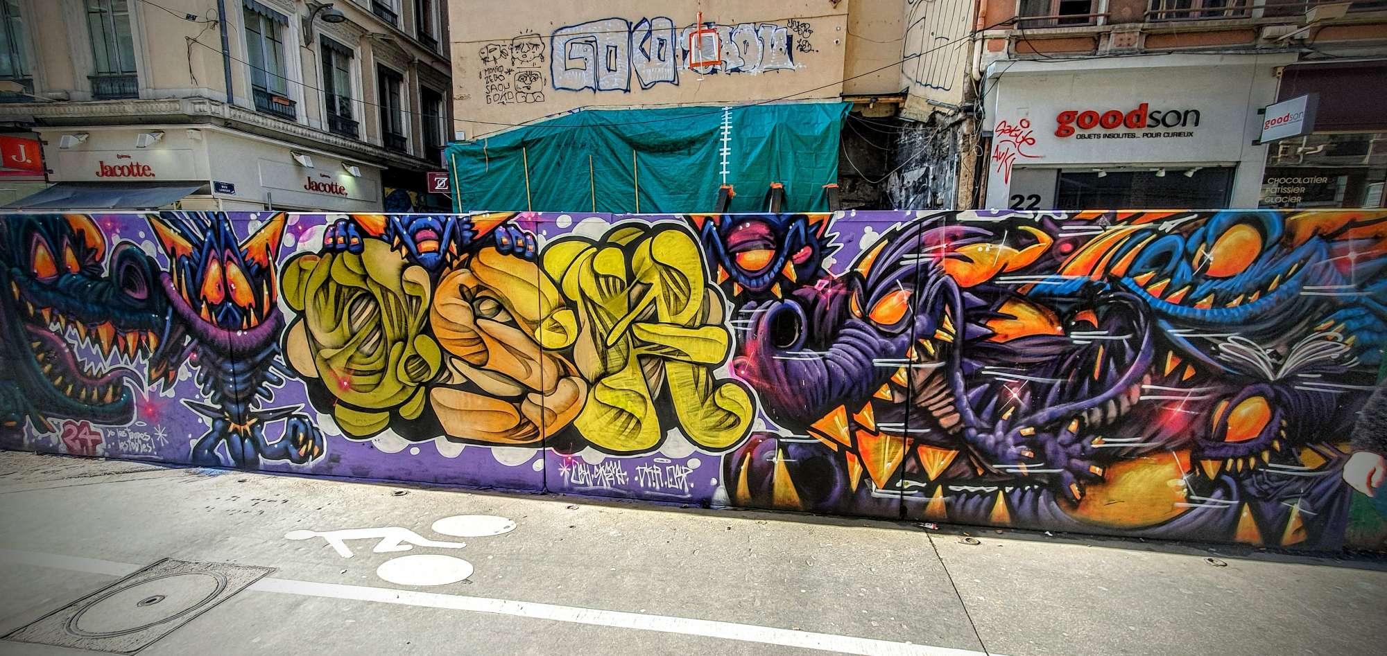 
								Street-art graffiti fresque 
								Skema 
									26 Rue Paul Chenavard
									69001
									Lyon
									France 
									Pat Finder
								Street-Art-Safari.com
								