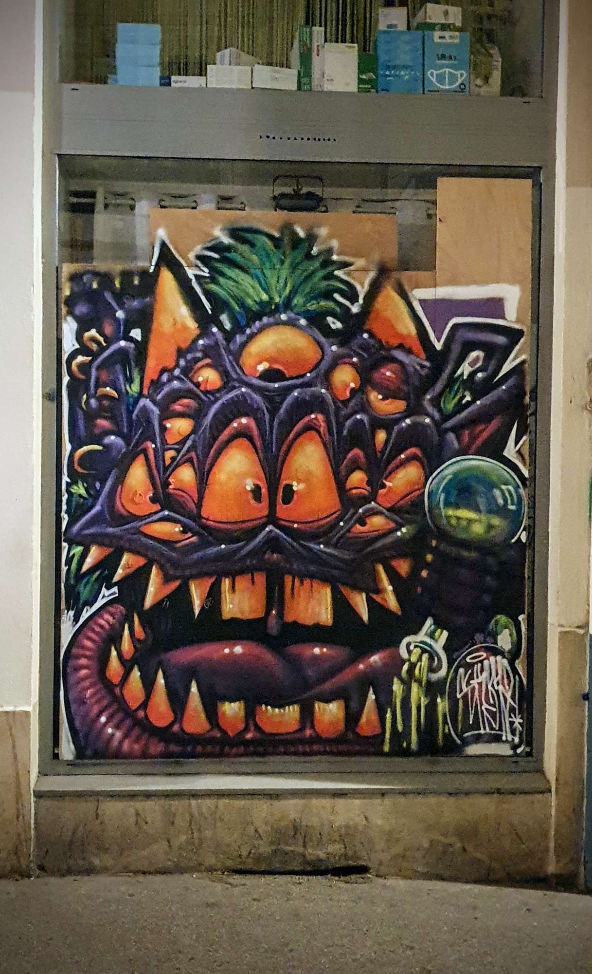 
								Street-art graffiti fresque 
								Skema 
									2 Rue du Griffon
									69001
									Lyon
									France 
									Pat Finder
								Street-Art-Safari.com
								