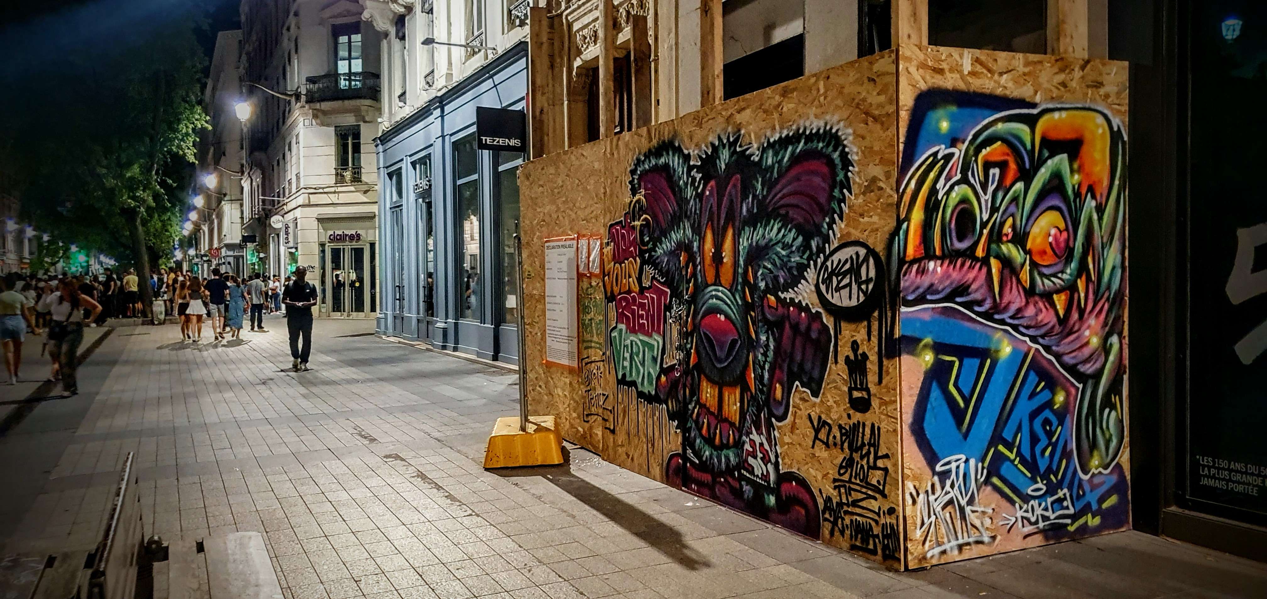 
								Street-art graffiti fresque 
								Skema 
									30 Place de la R&eacute;publique
									69002
									Lyon
									France 
									Pat Finder
								Street-Art-Safari.com
								