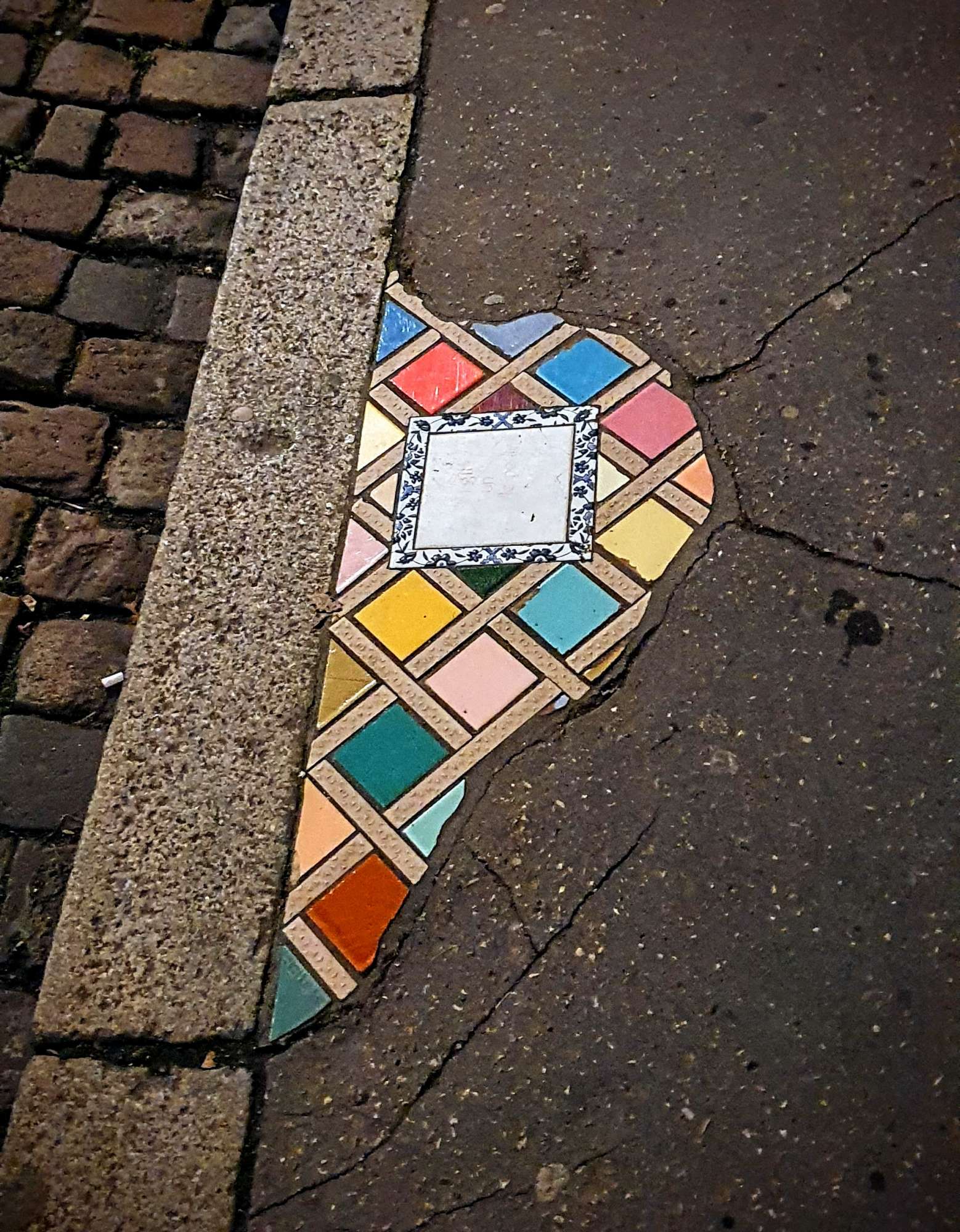 
								Street-art graffiti fresque 
								Ememem 
									50 Rue Pasteur
									69007
									Lyon
									France 
									Pat Finder
								Street-Art-Safari.com
								