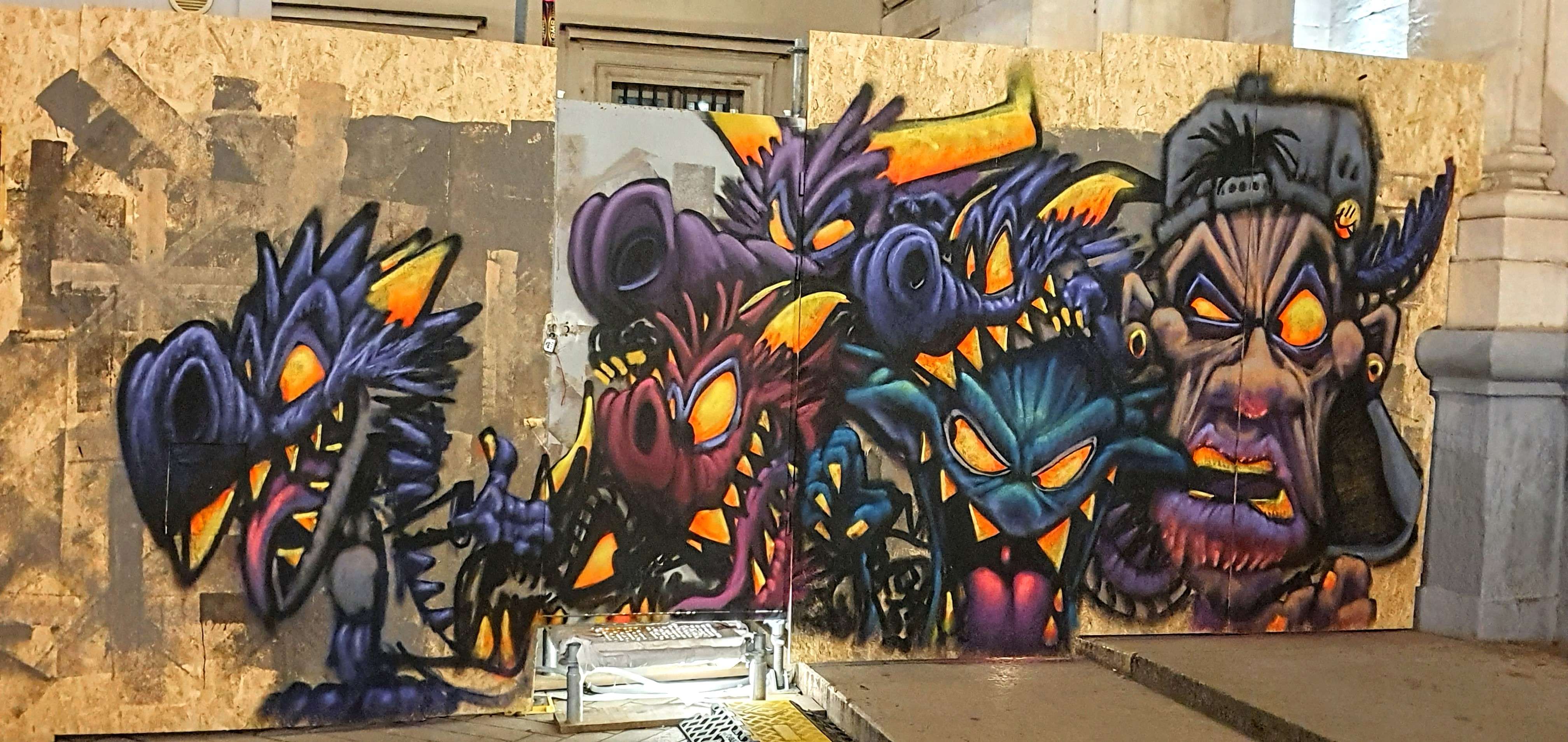 
								Street-art graffiti fresque 
								Skema 
									35 Place de l'H&ocirc;pital
									69002
									Lyon
									France 
									Pat Finder
								Street-Art-Safari.com
								