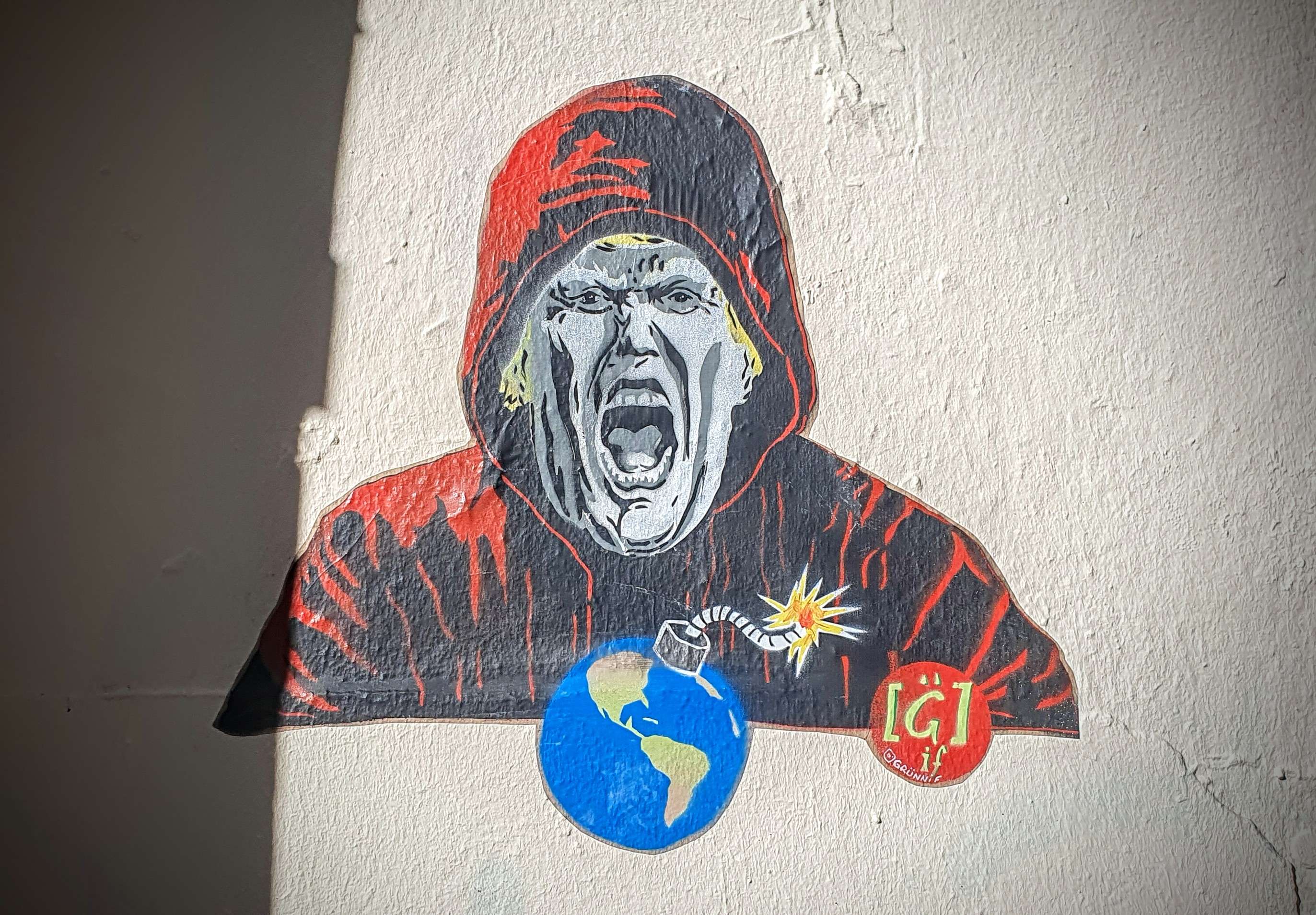 
								Street-art graffiti fresque 
								Gr&uuml;nnif 
									35 Rue Neyret
									69001
									Lyon
									France 
									Pat Finder
								Street-Art-Safari.com
								