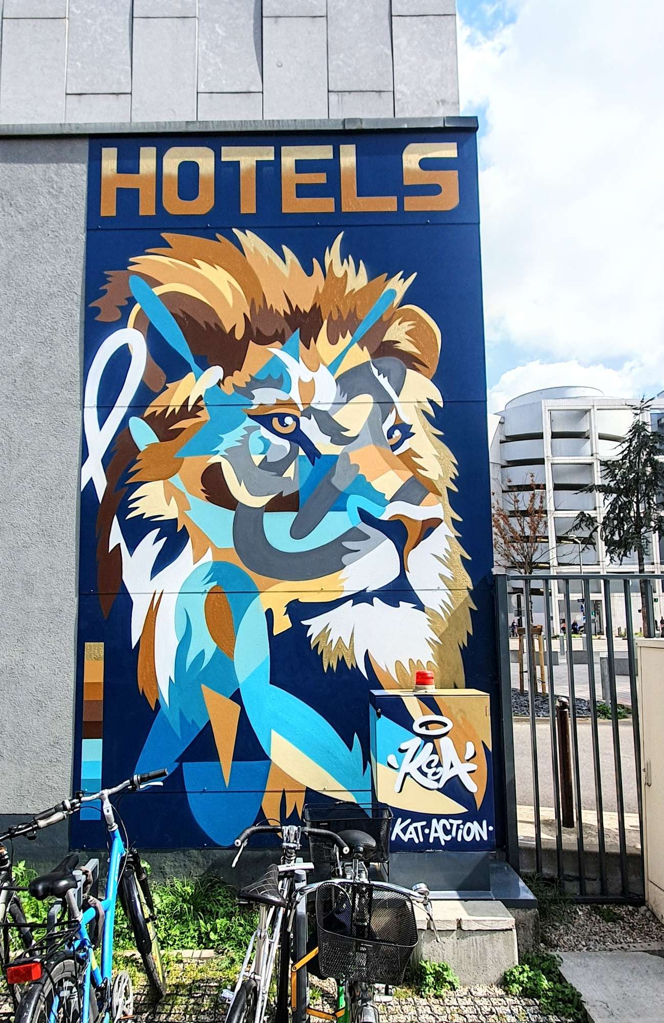 
								Street-art graffiti fresque 
								Kat Action 
									8 Avenue Georges Pompidou
									69003
									Lyon
									France 
									Pat Finder
								Street-Art-Safari.com
								