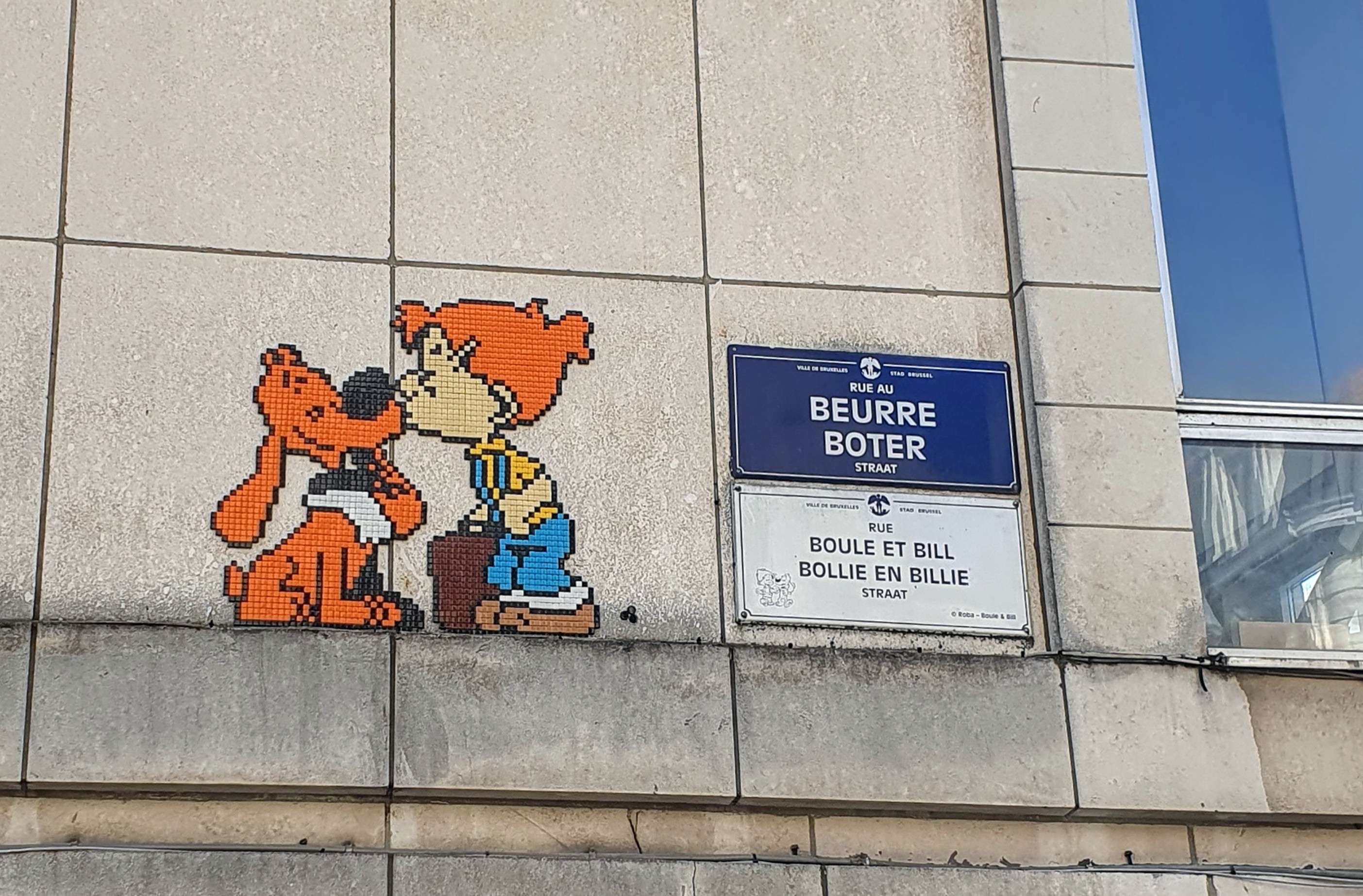 
								Street-art graffiti fresque 
								MifaMosa 
									1 Rue au Beurre
									1000
									Bruxelles
									Belgium 
									Pat Finder
								Street-Art-Safari.com
								