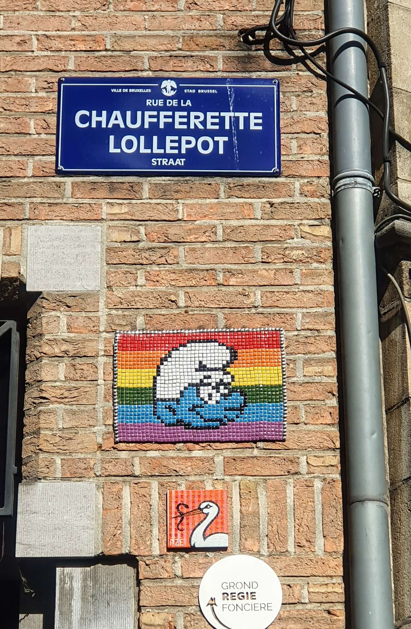 
								Street-art graffiti fresque 
								 
									40 Rue du March&eacute; au Charbon
									1000
									Bruxelles
									Belgium 
									Pat Finder
								Street-Art-Safari.com
								