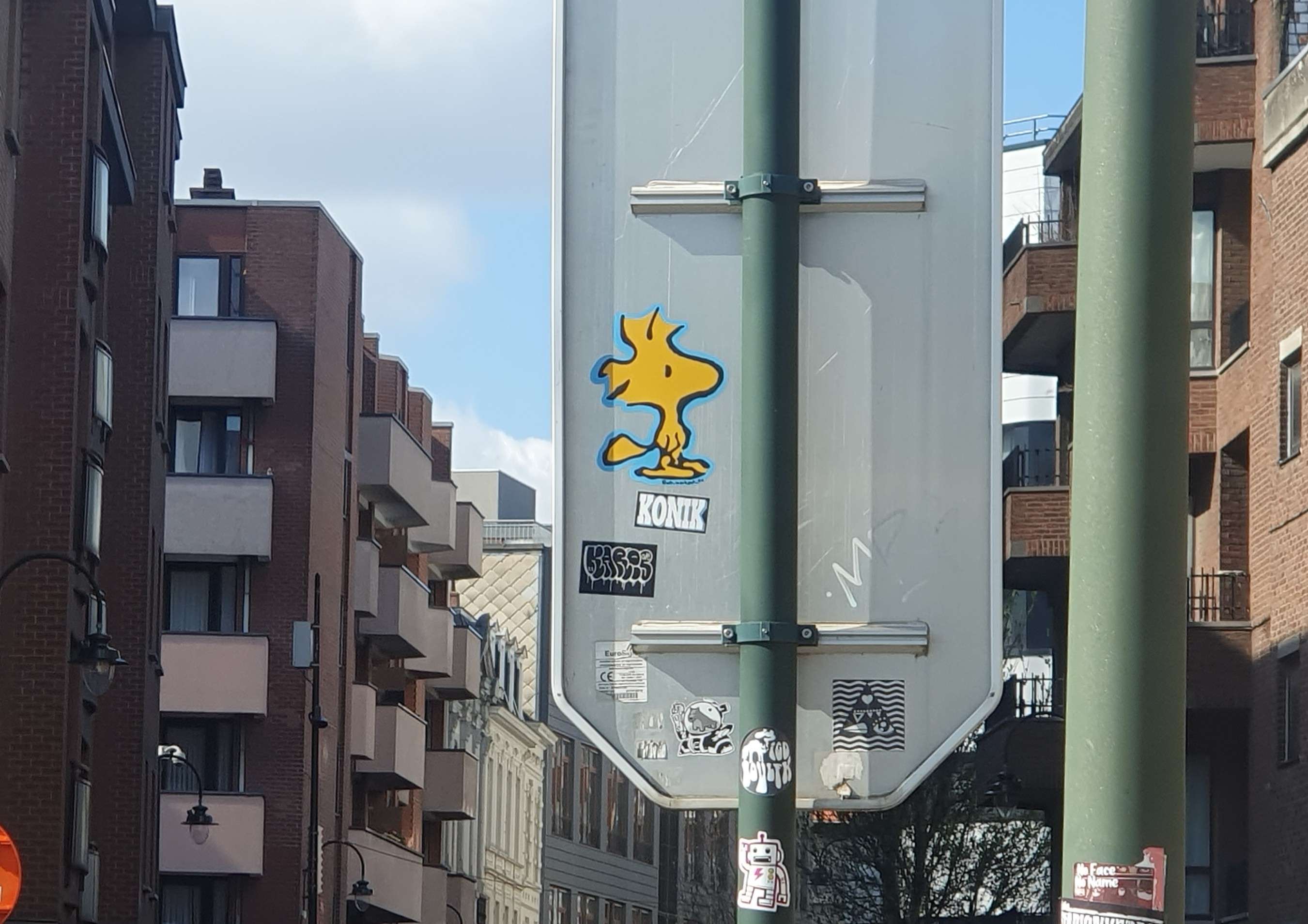 
								Street-art graffiti fresque 
								 
									25 Rue des Six Jetons
									1000
									Bruxelles
									Belgium 
									Pat Finder
								Street-Art-Safari.com
								